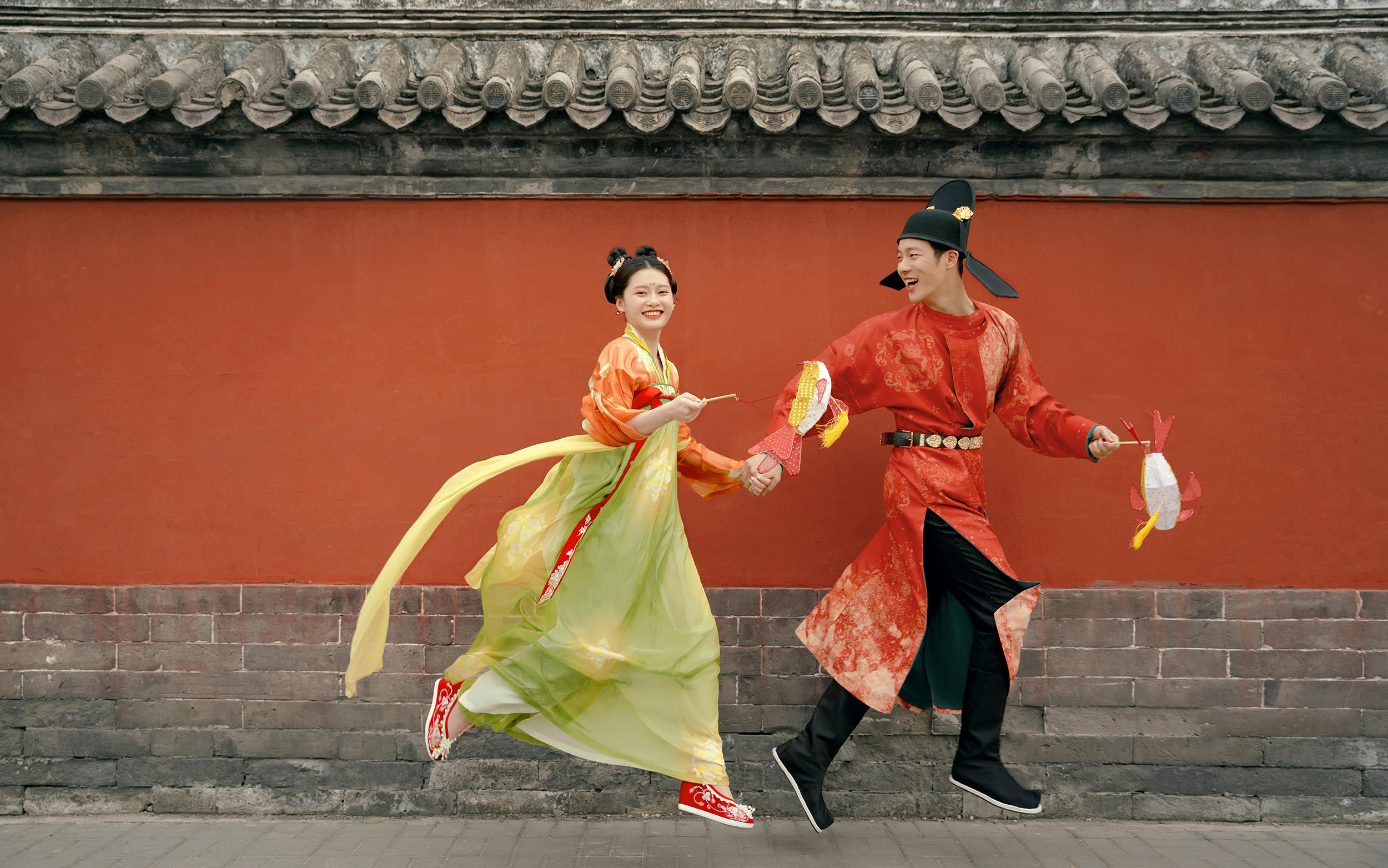俏皮灵动的唐风汉服婚纱照