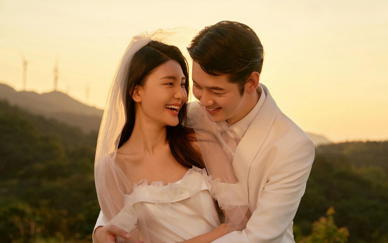 在日落時分說愛你?氛圍感拉滿的夕陽婚紗照