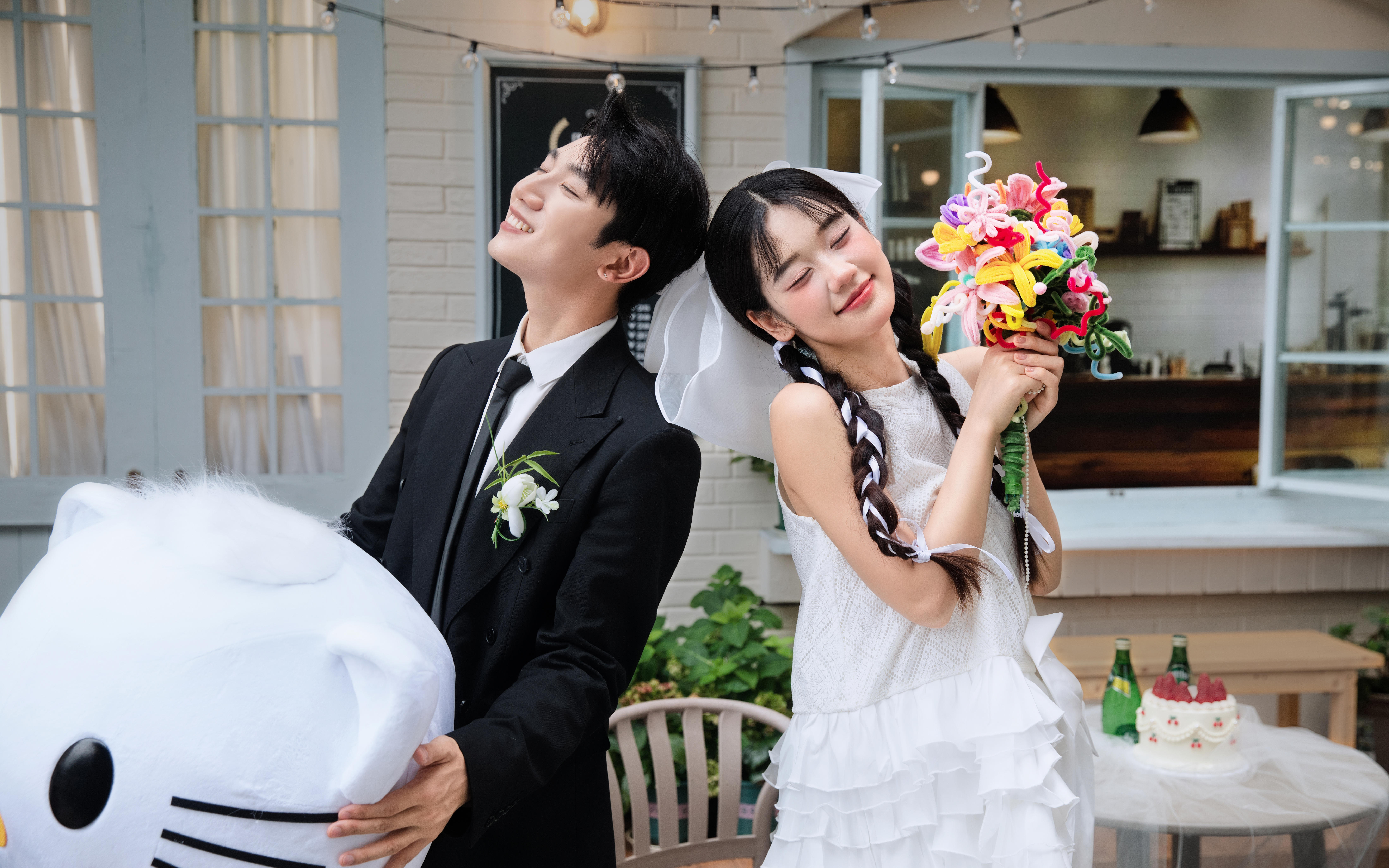 ins感Hello Kitty俏皮婚紗照