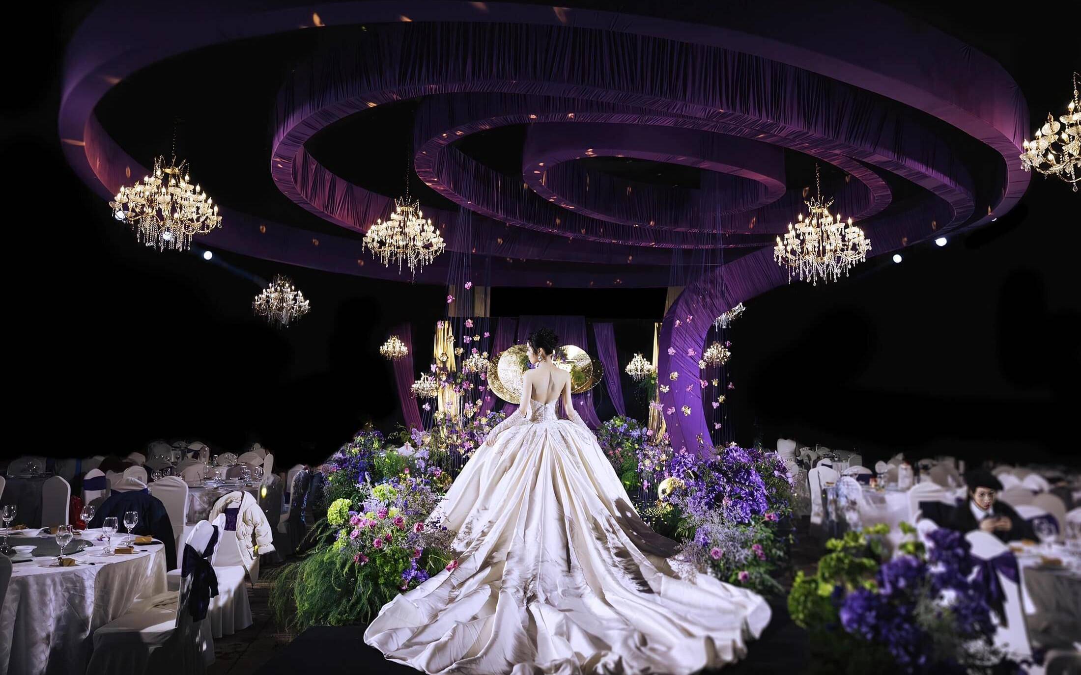 紫色簡(jiǎn)約，典雅婚禮現(xiàn)場(chǎng)