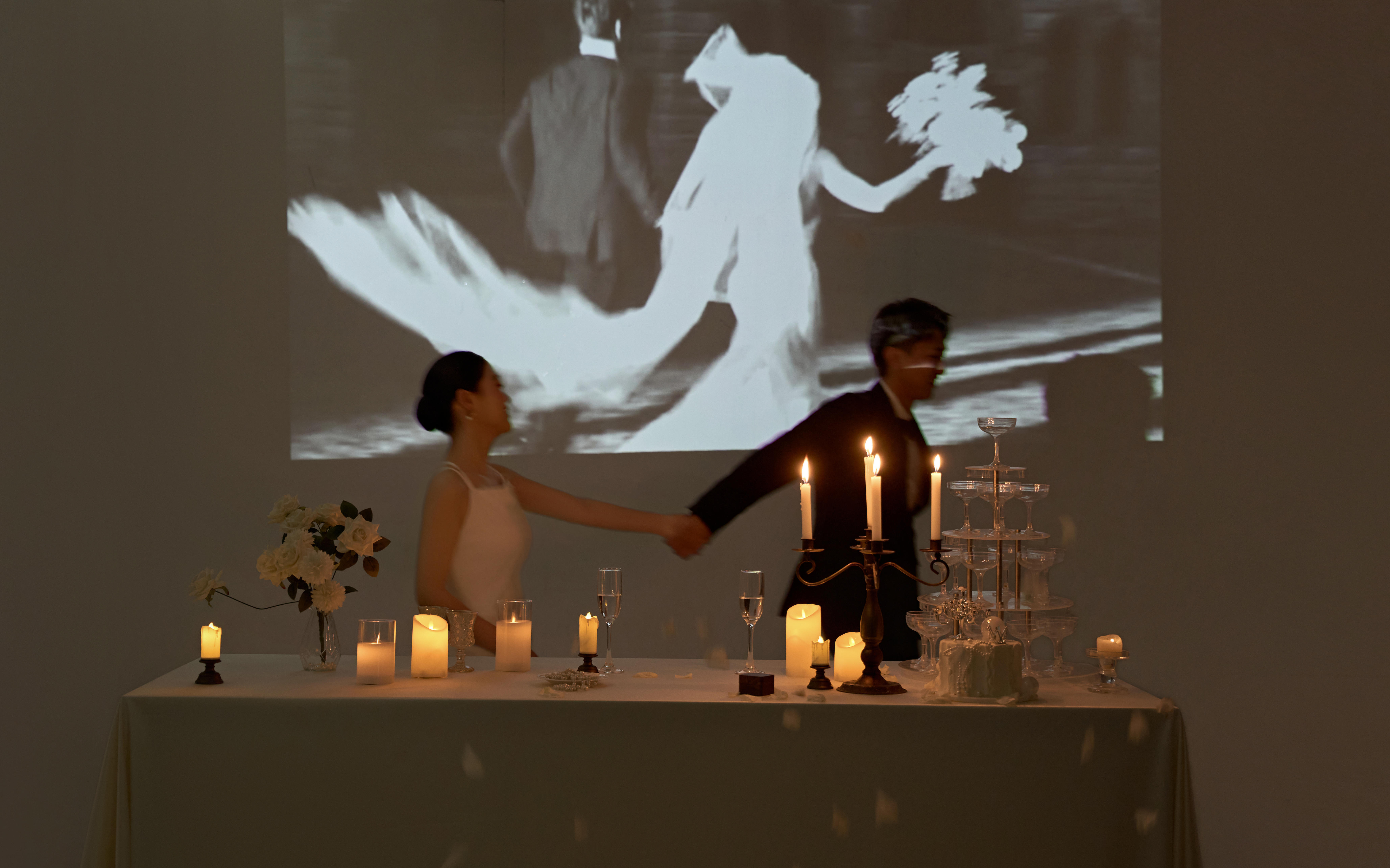  光影剪影下，牵住的是余生的手