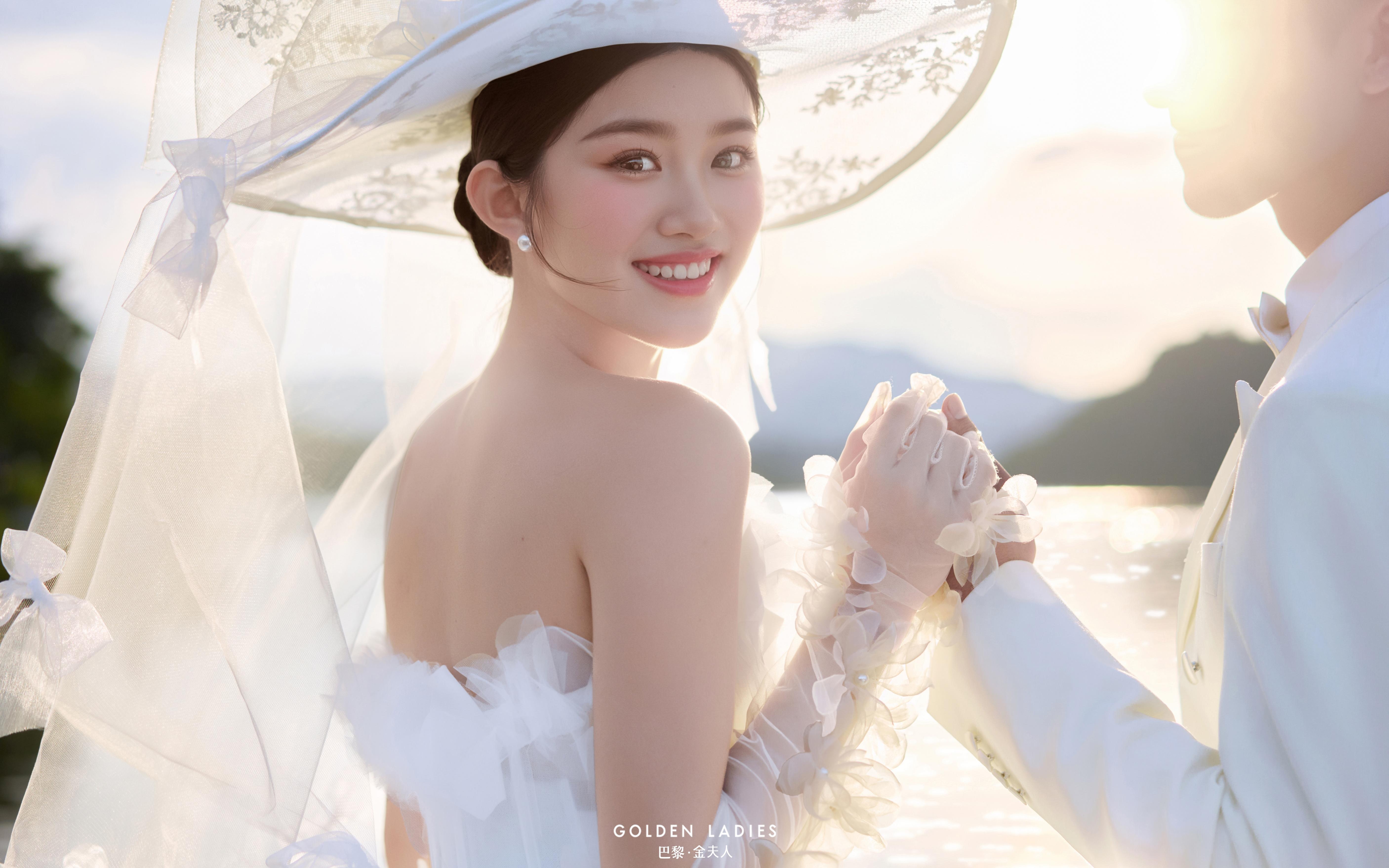 反复心动，湖畔婚纱照直接美成我的人生照片