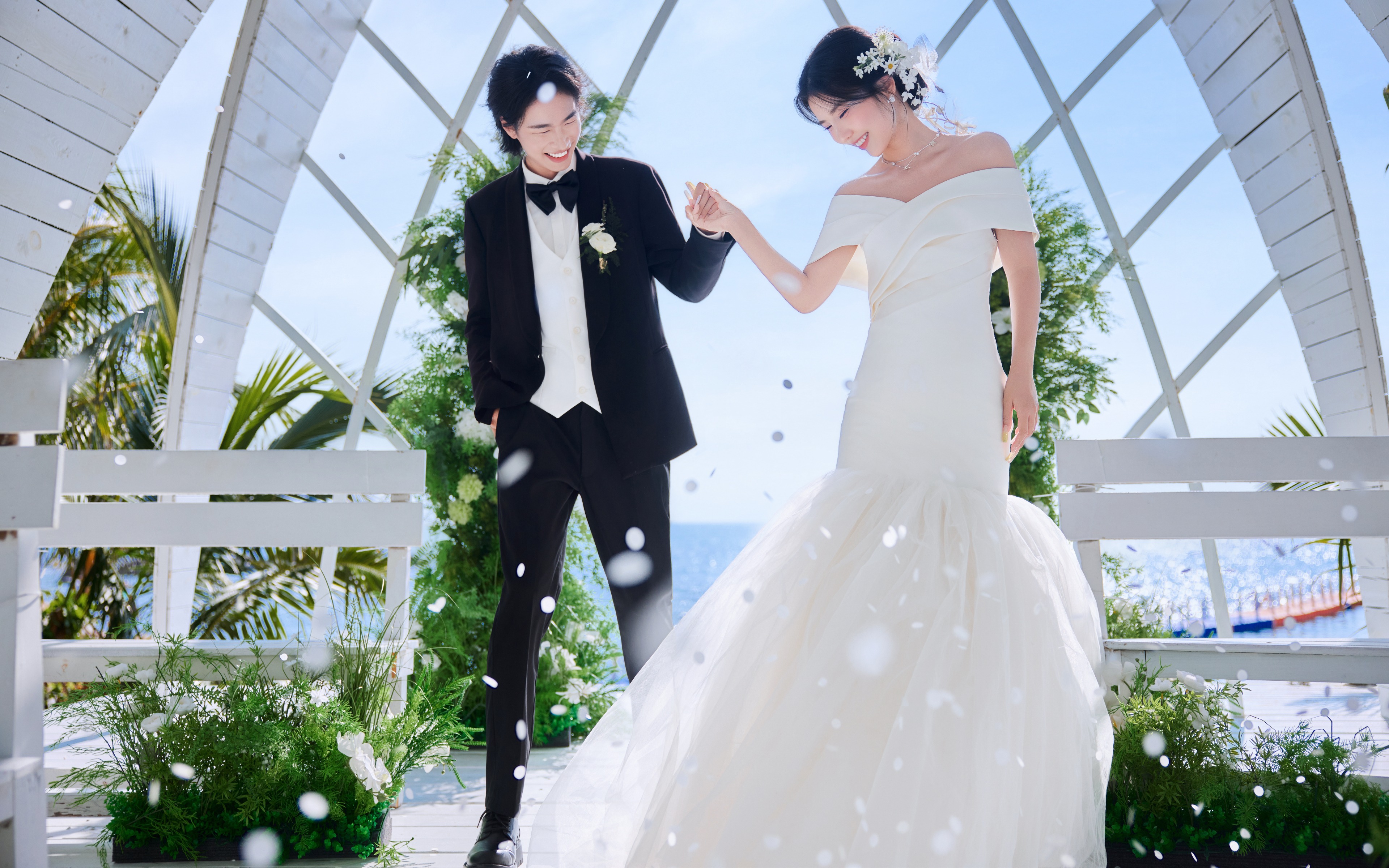 三亚大小洞天教堂婚纱照，把浪漫定格在梦幻光影里！