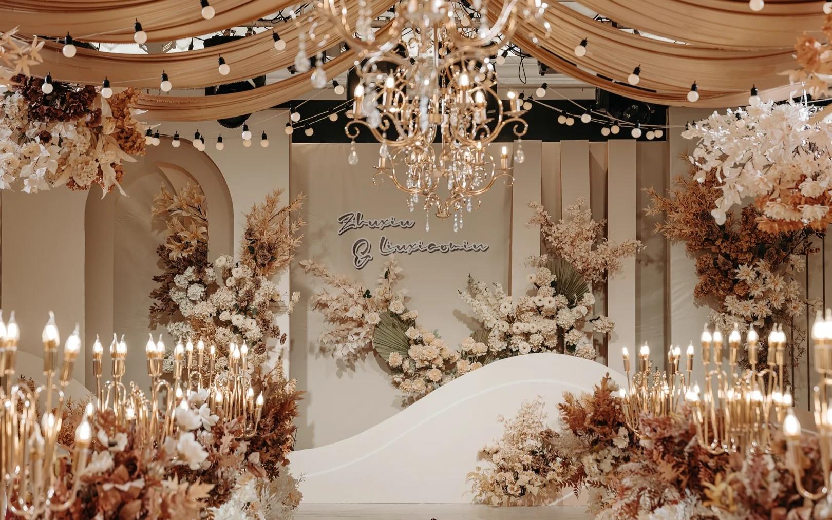 室内香槟色婚礼