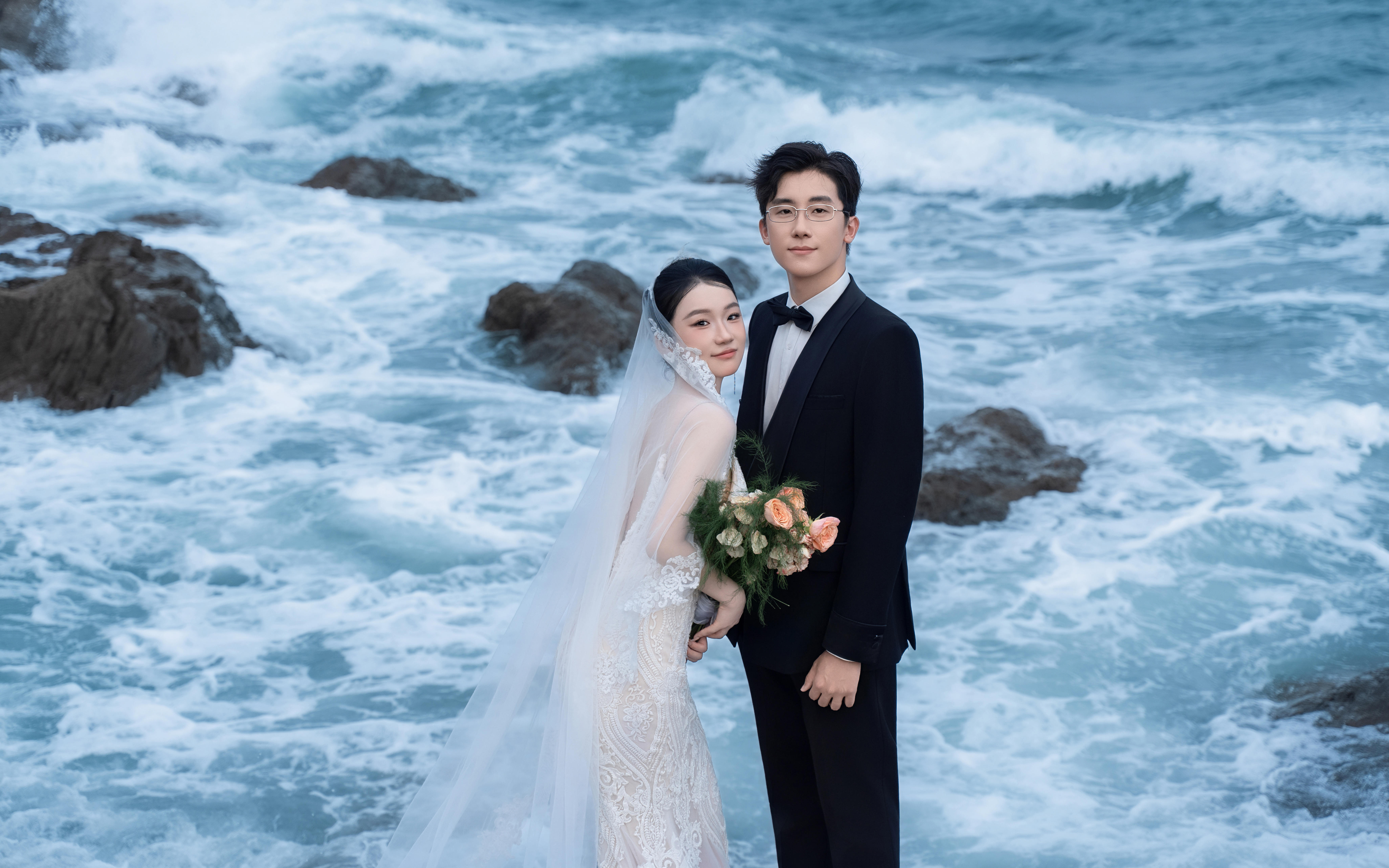 劉姍夫婦/海邊礁石