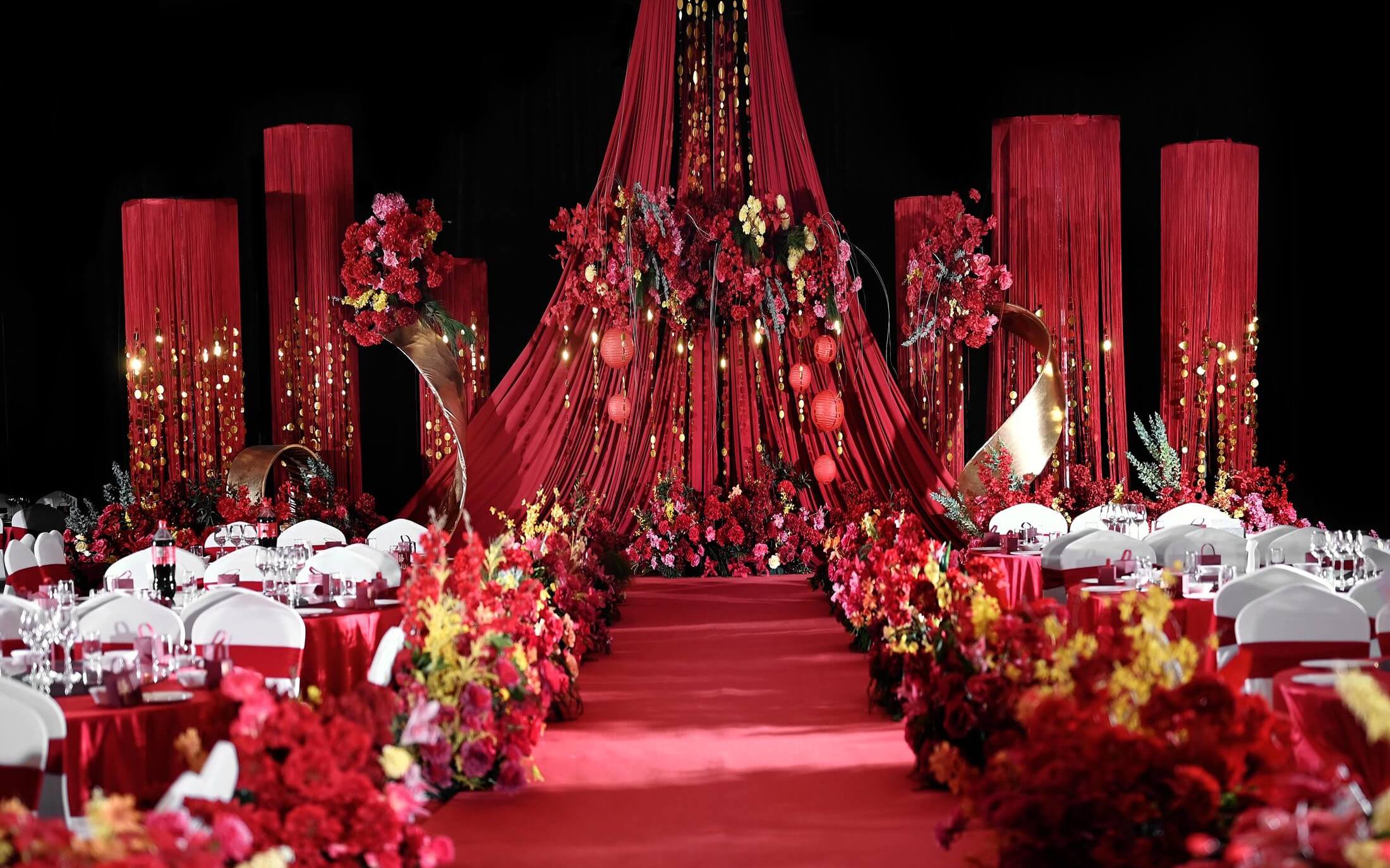 紅色布幔南洋風(fēng)婚禮