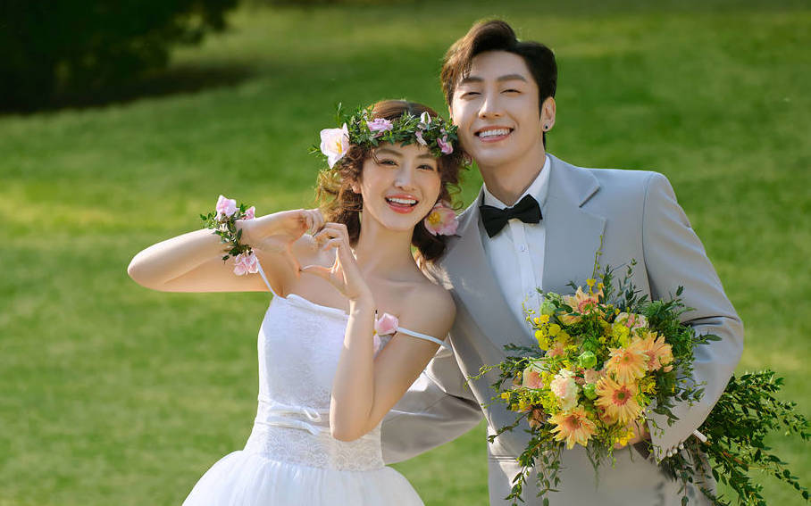 【W(wǎng)EIGE】??森系草坪婚紗照