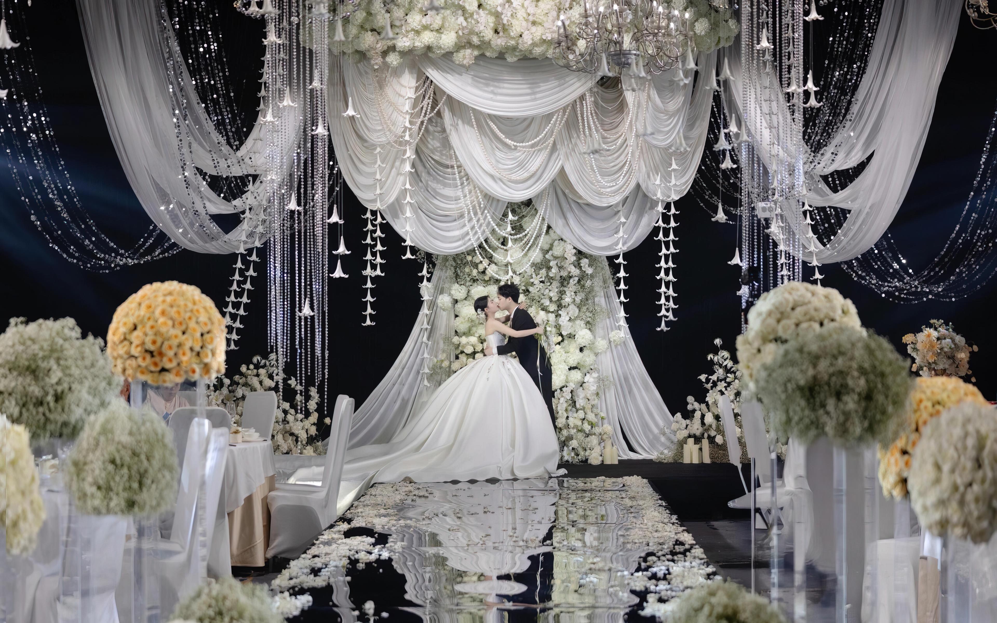 高級感布?；槎Y