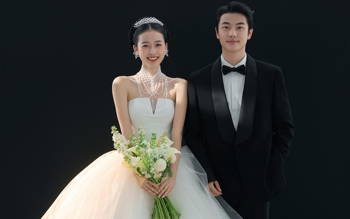 不喜跟风❌拍了组黑背景婚纱照尊嘟太甜