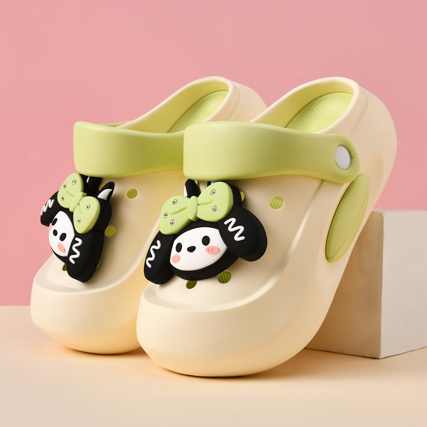 新娘伴娘結(jié)婚婚禮專(zhuān)用洞洞鞋  軟底防滑久穿不累腳