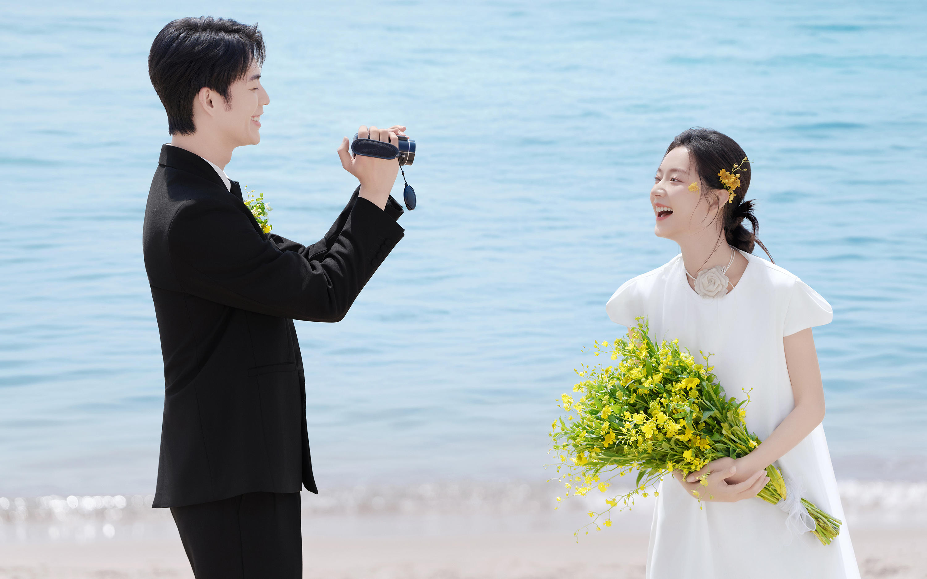 大连婚纱照-有风的海滩海景婚纱照