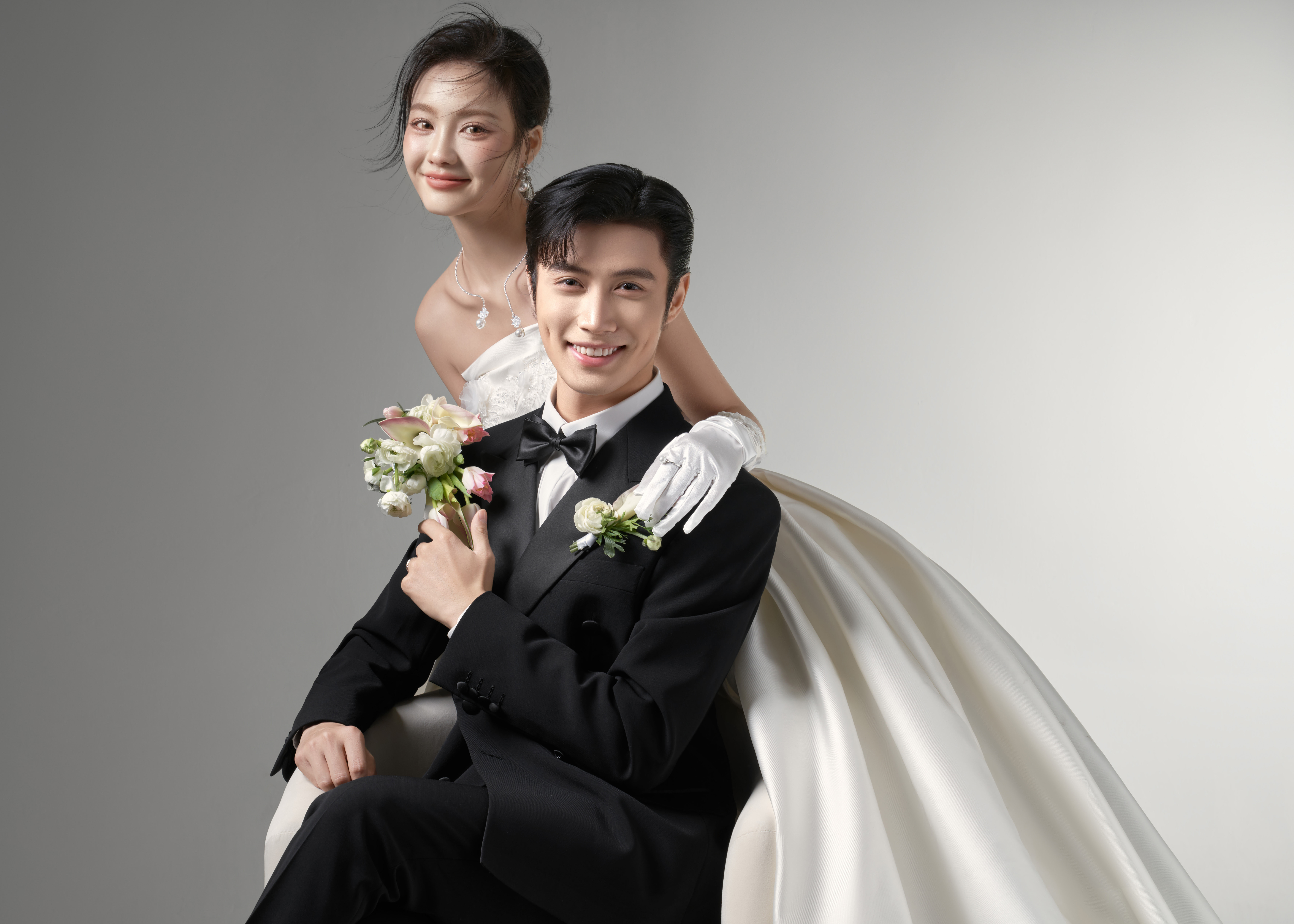 【加急特惠婚纱照】2套服装+一对一服务+服装任选