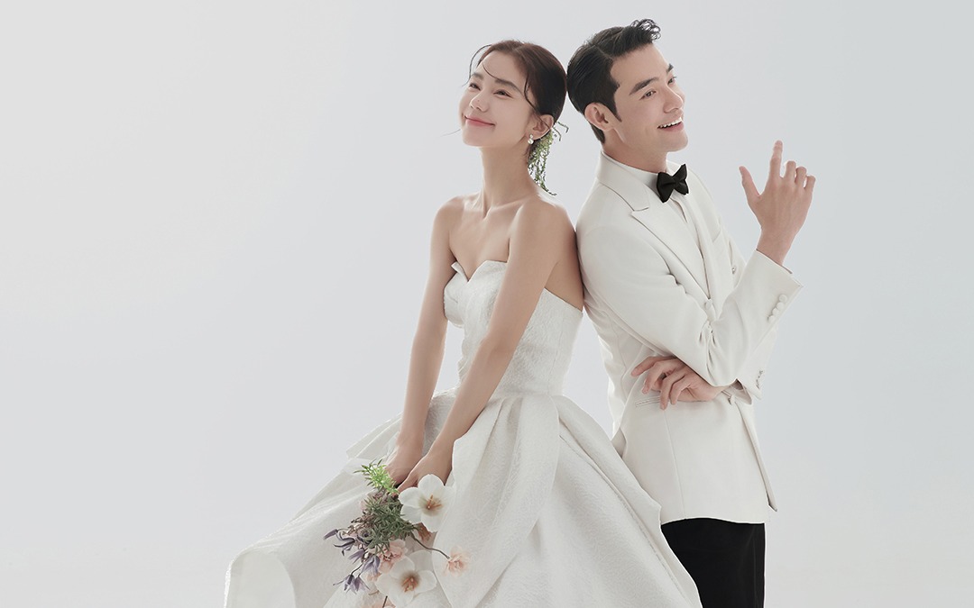 被全网追着问的韩式婚纱照，模板在这里
