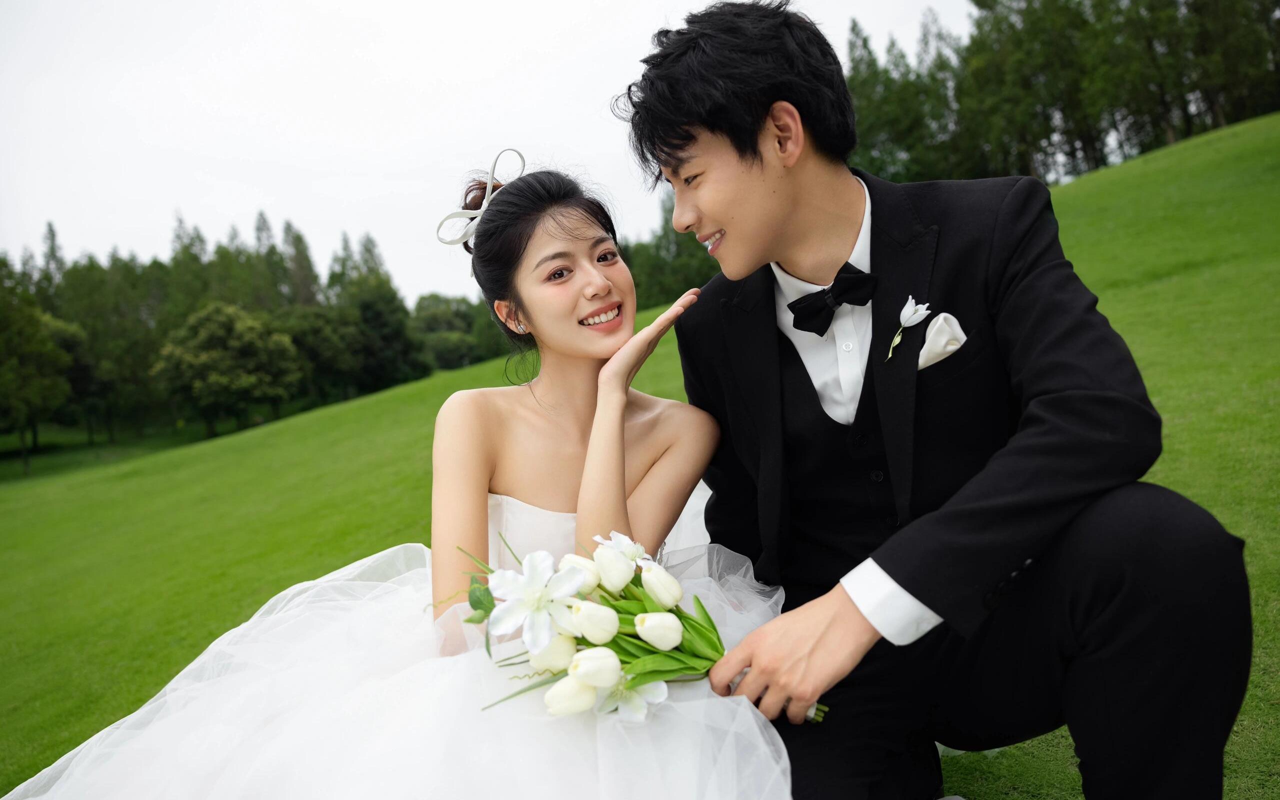 是我喜欢的草坪氛围感婚纱照！