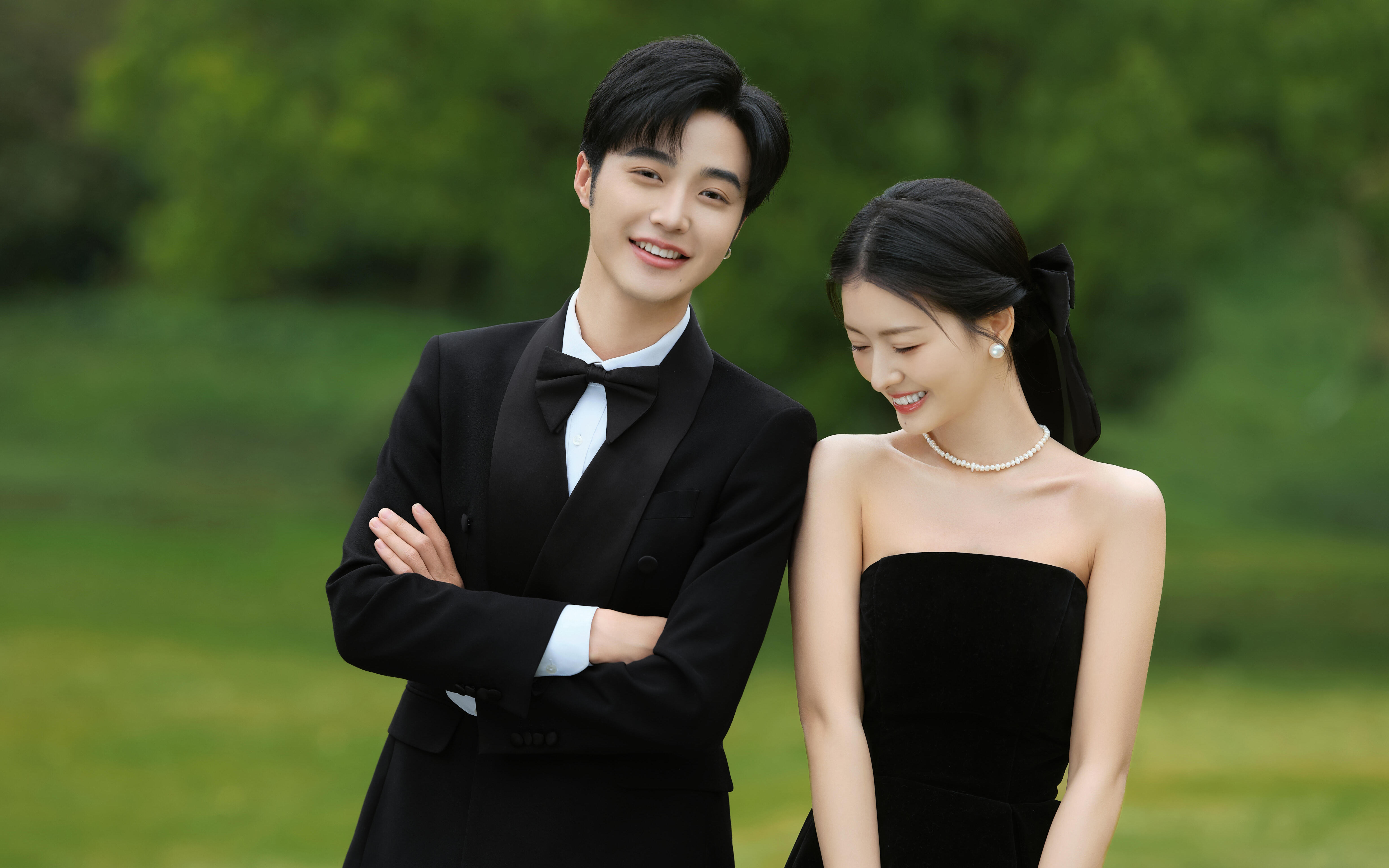 【電影感超強(qiáng)的森系赫本風(fēng)婚紗照】