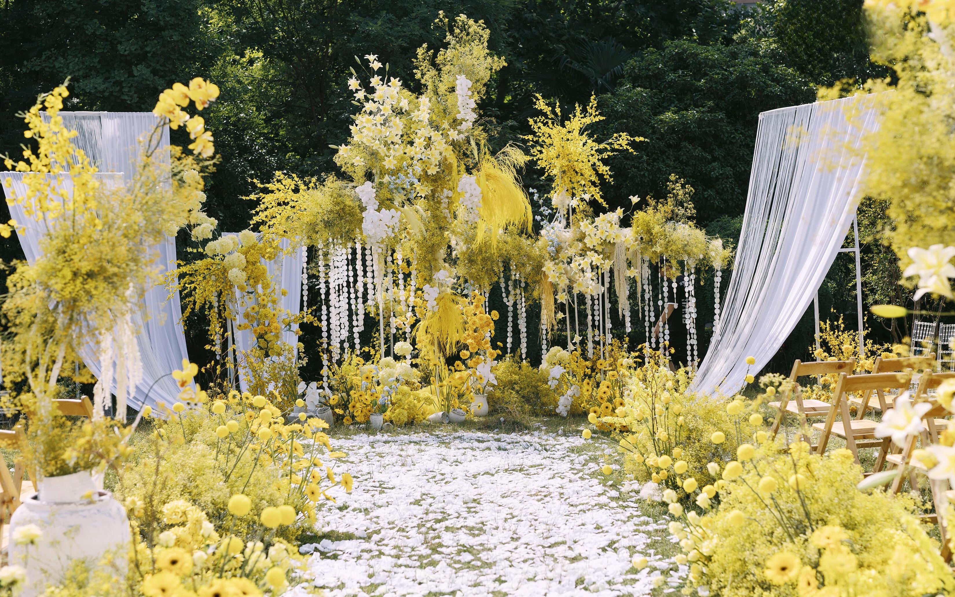 元?dú)庵斡L(fēng)戶外婚禮