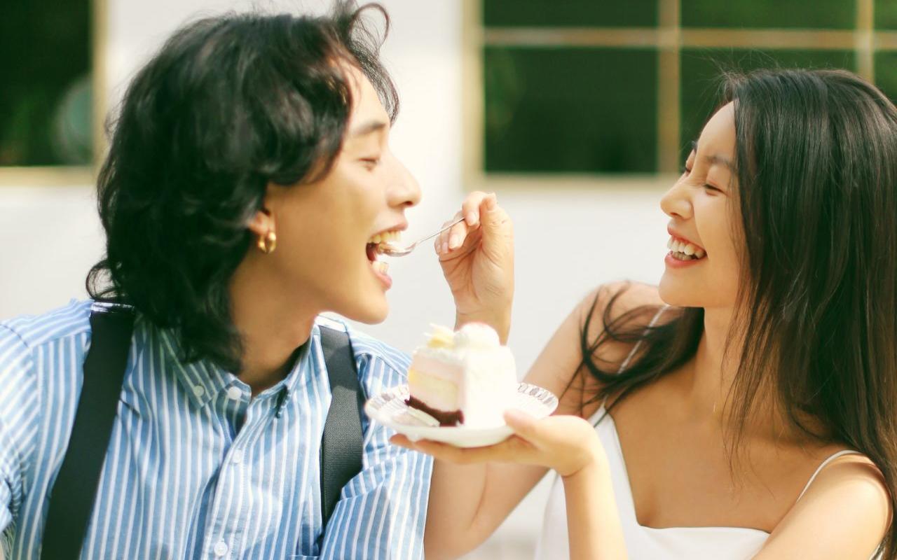 问爆的超甜活人感日系草坪婚纱照☀️看完想原地结婚