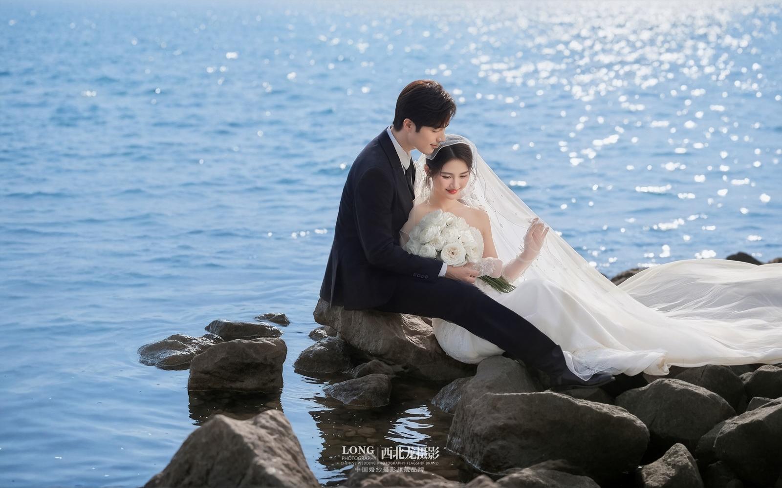 美神了?誰又能拒絕波光粼粼的海邊婚紗照