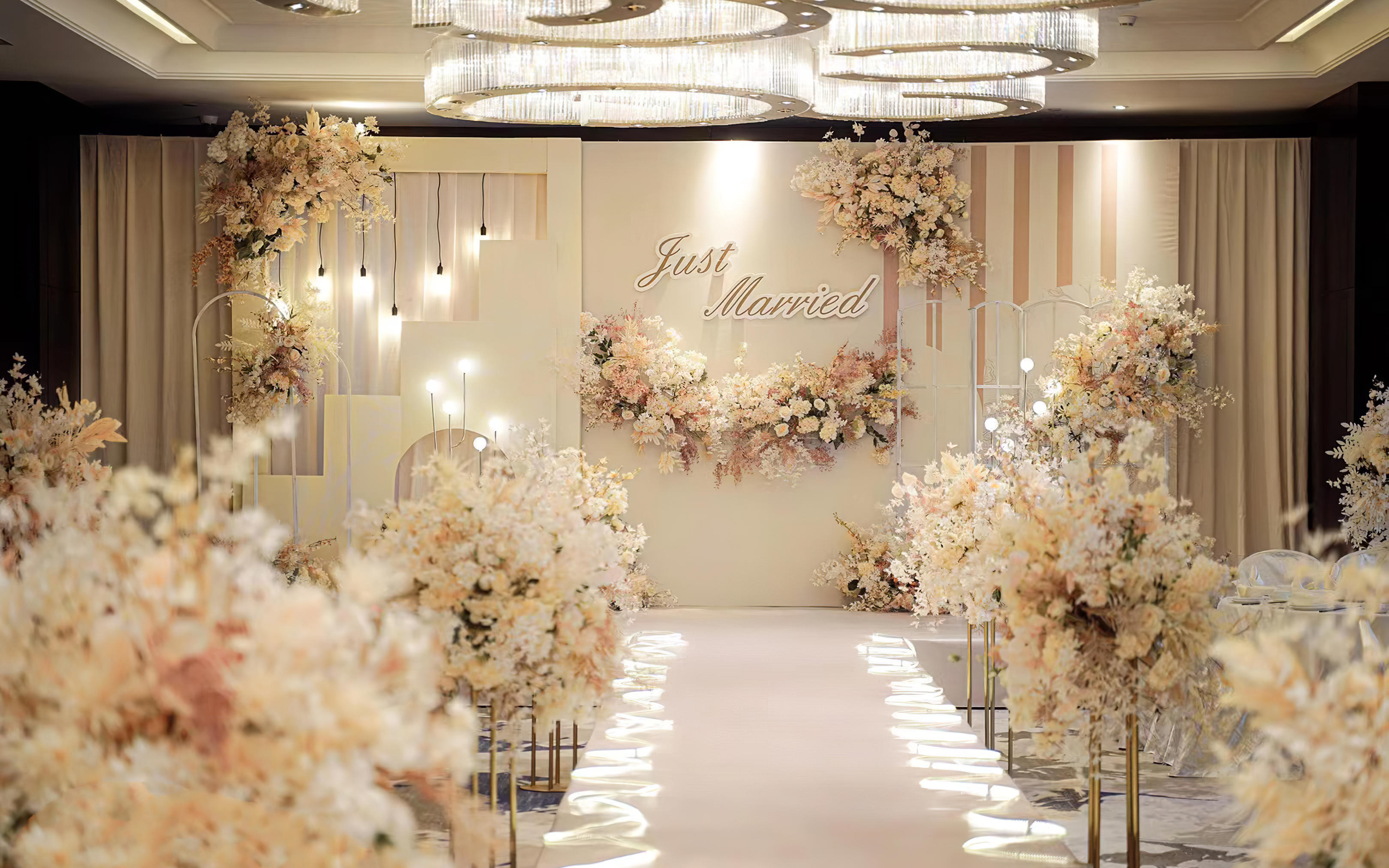  5999 小预算婚礼+会场布置+签到区+交接区