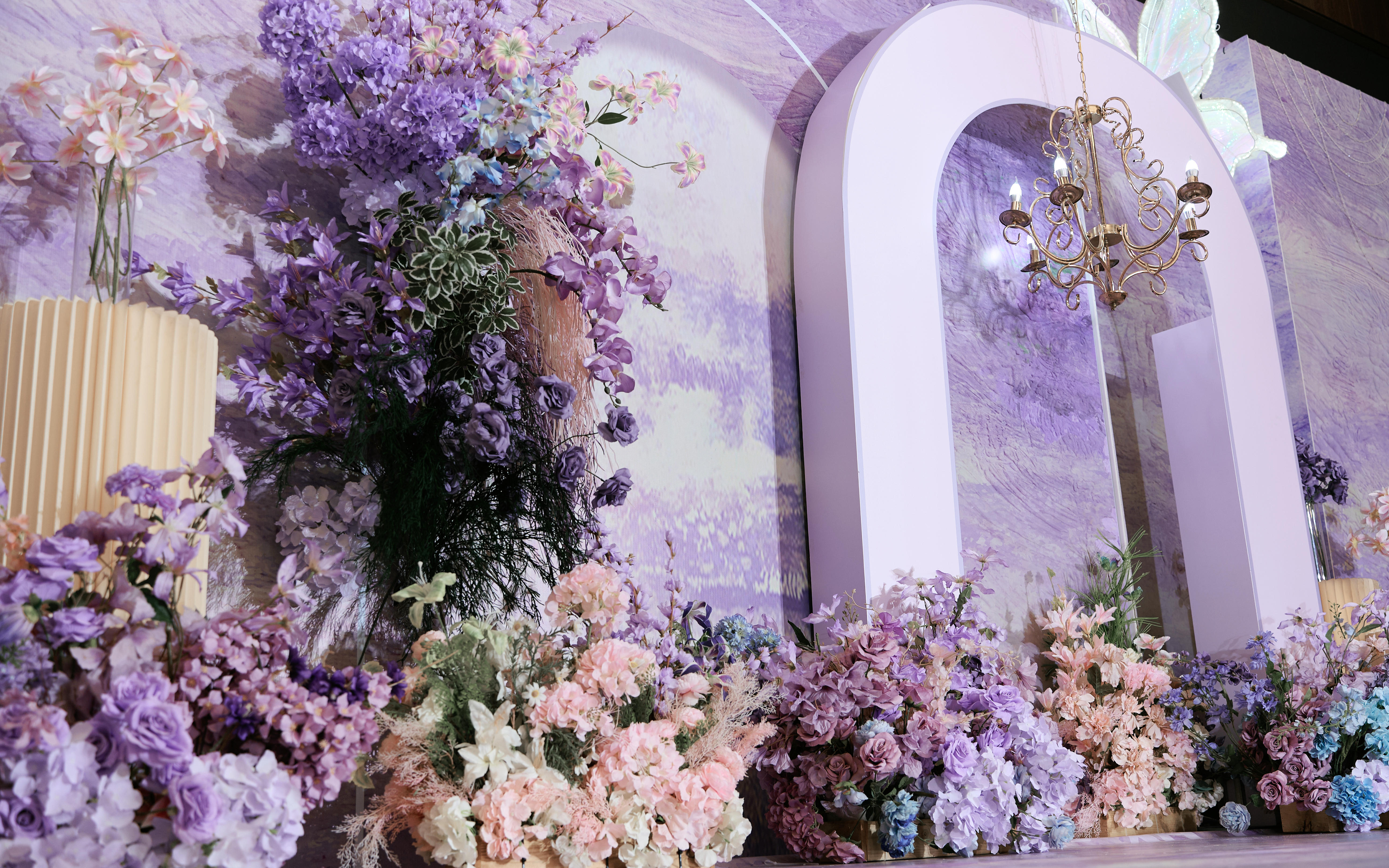 紫色油彩流淌靜謐的藝術(shù)韻律