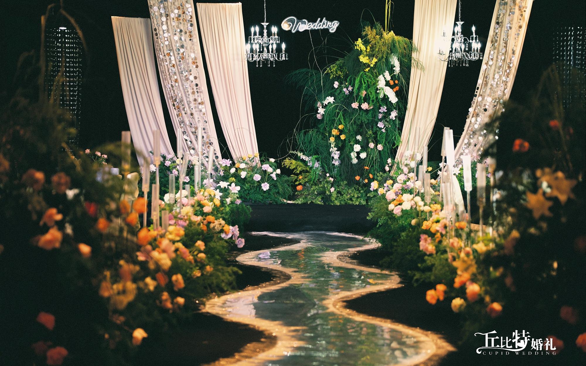 流光秘境  以光為筆、以花為墨