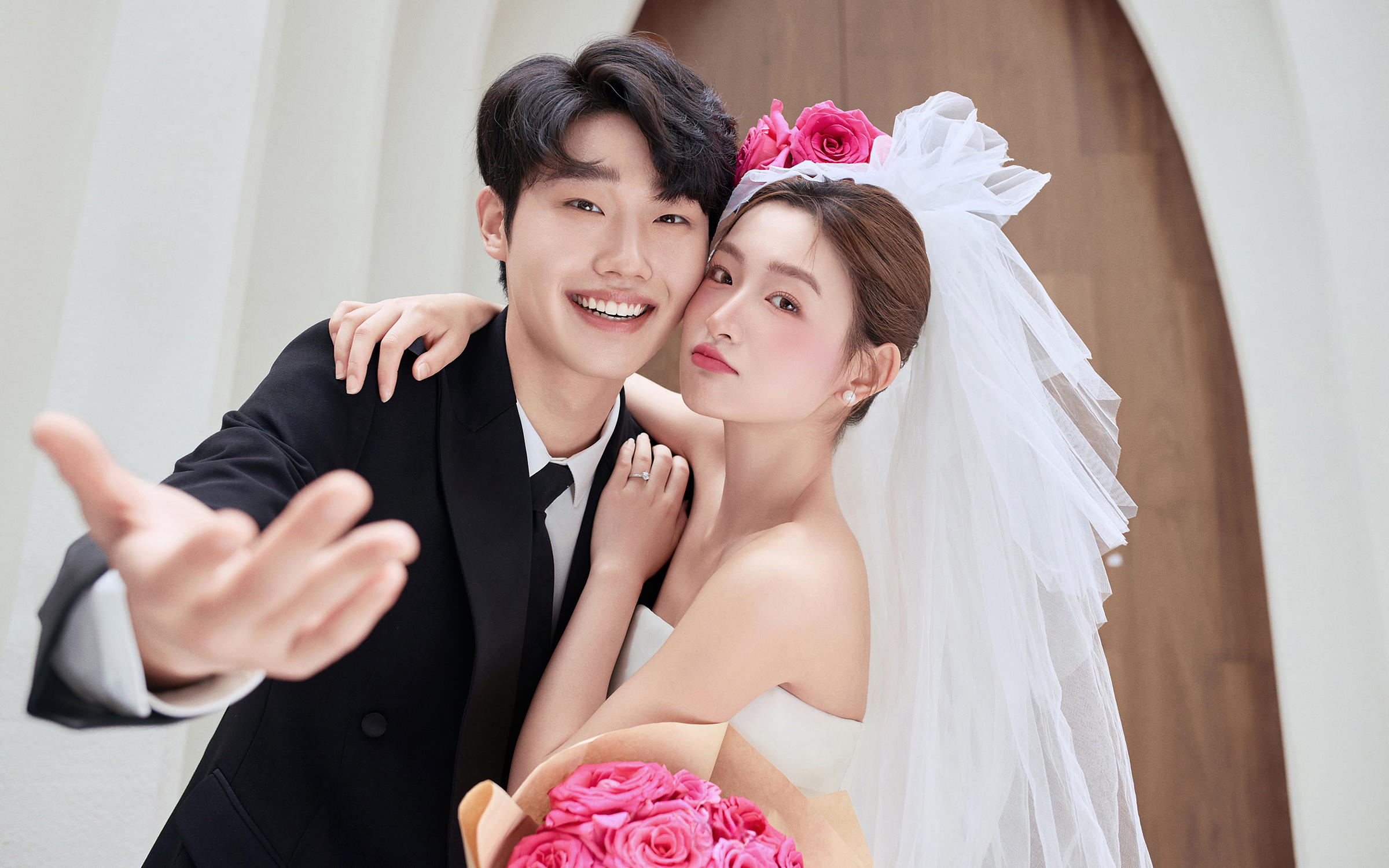 潮酷街拍×俏皮互动，解锁ins婚照新姿势，甜到齁