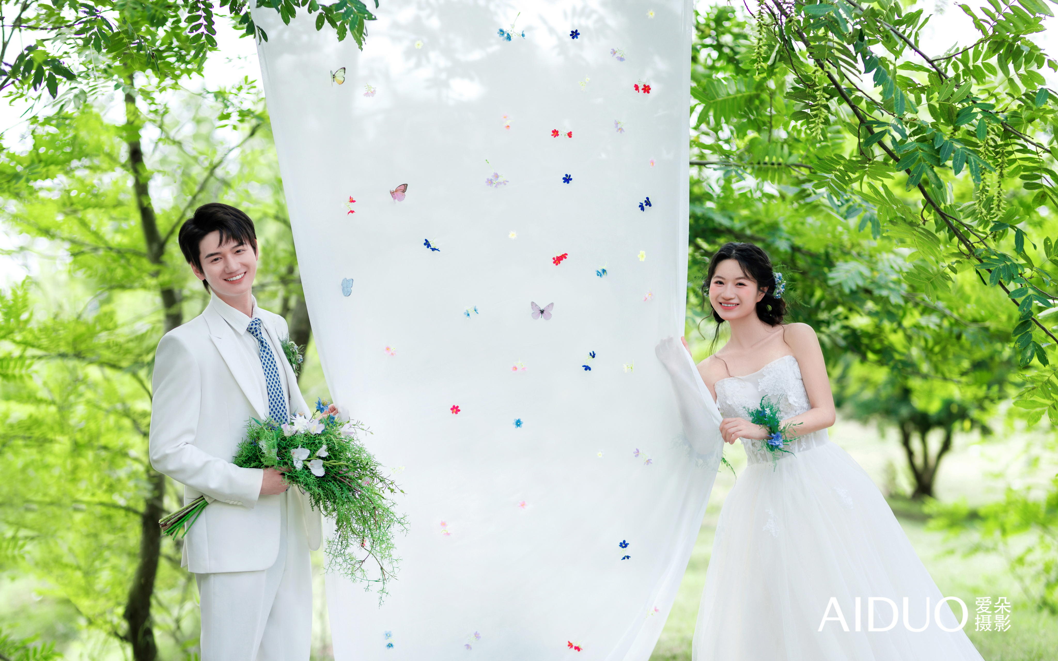森系草坪婚纱照✨把“氧气感”焊在照片里❗