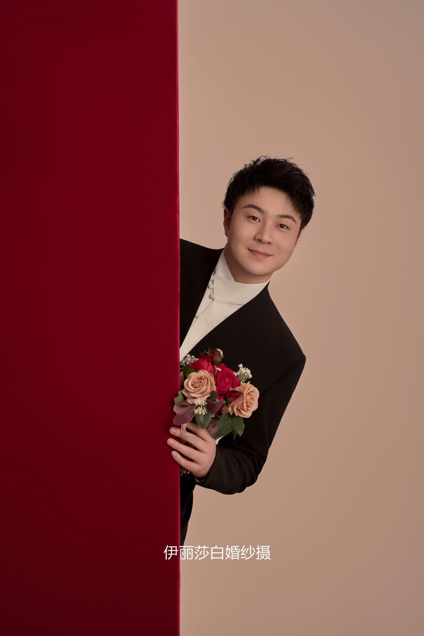 拍婚紗照3888套餐有跟妝+秀和+禮服 4699