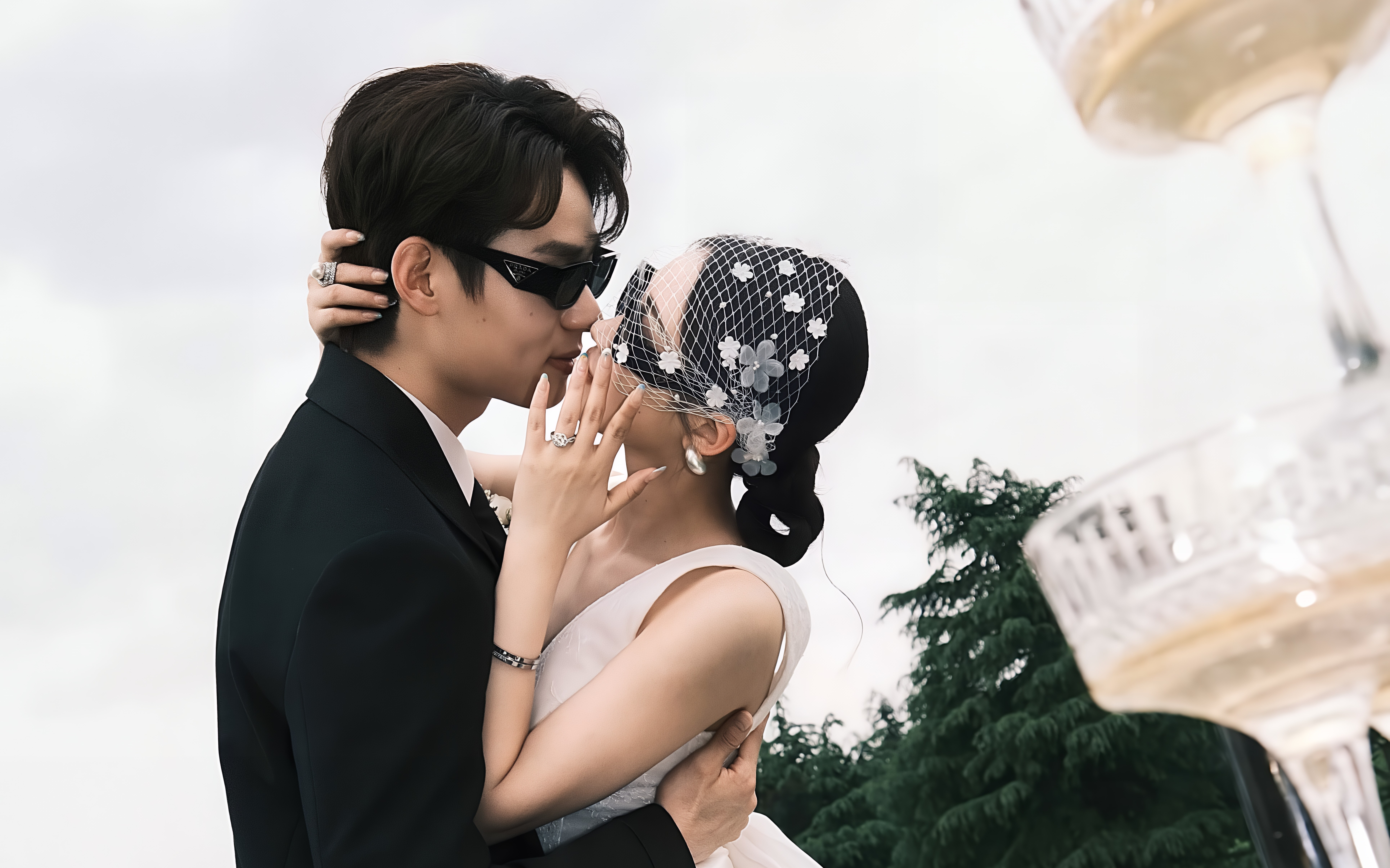 松弛草坪婚纱照🍃胶片留住纯粹肆意的时光