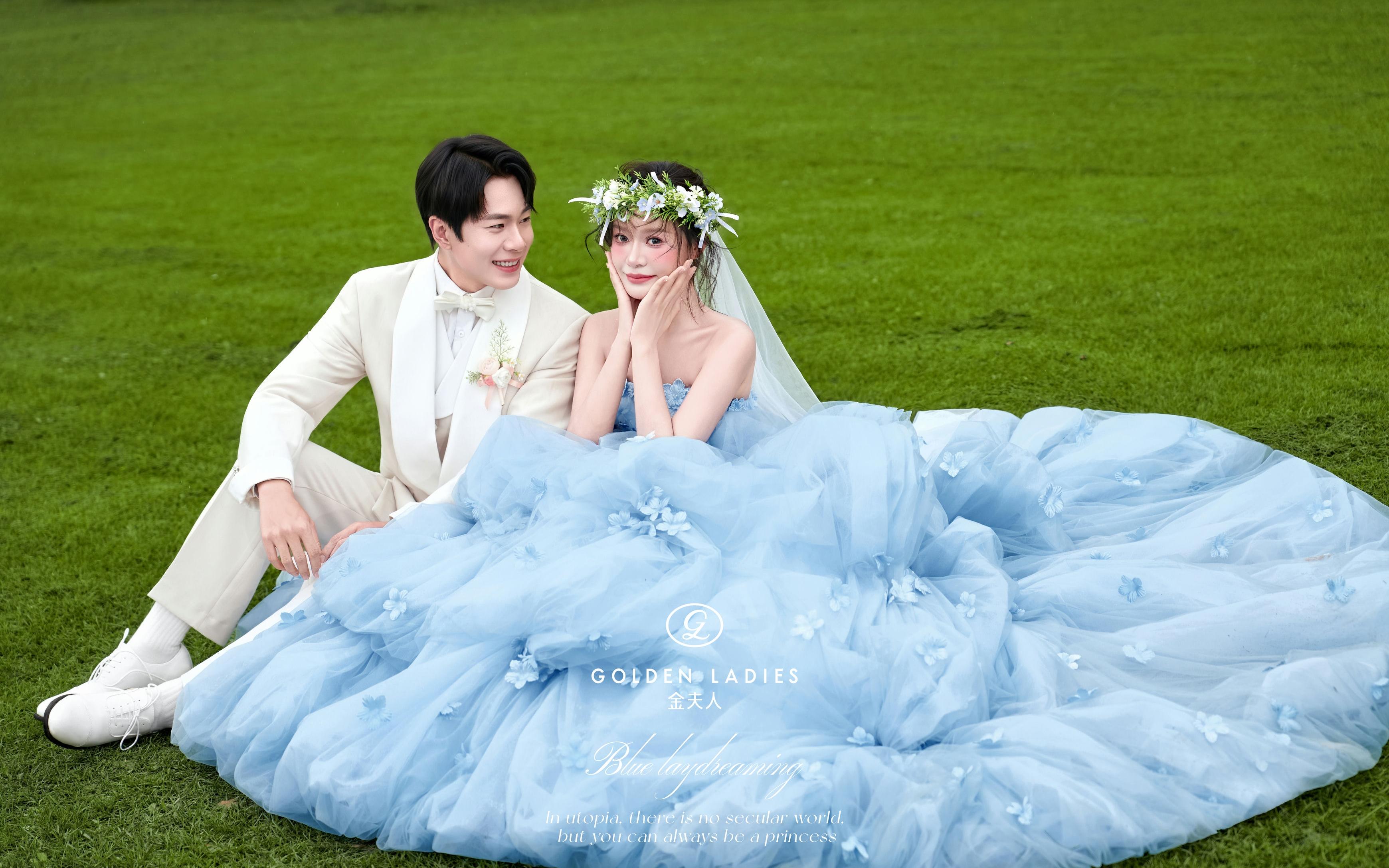 美到犯规🍃春夏必拍的蓝色公主风草坪婚纱照