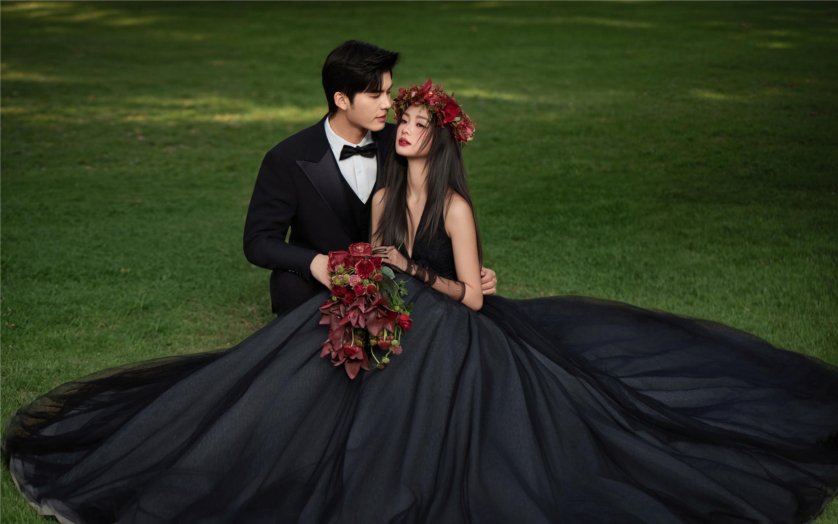 草坪黑纱婚纱照｜暗黑系公主的出逃浪漫🖤👰