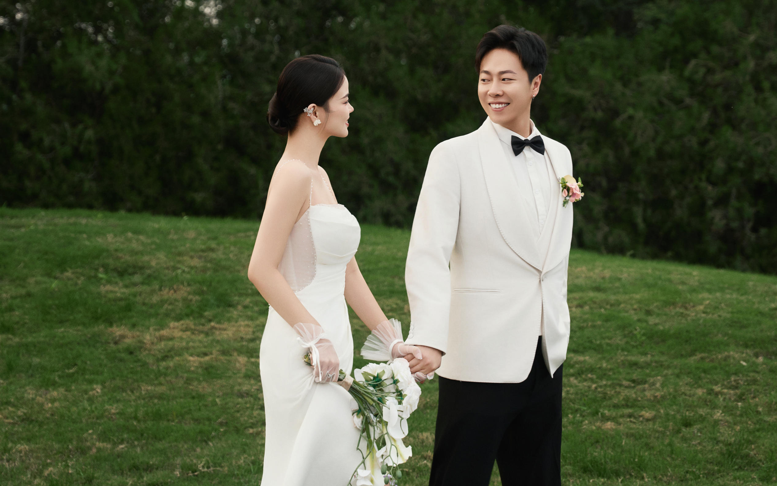 外景草坪落日感客片