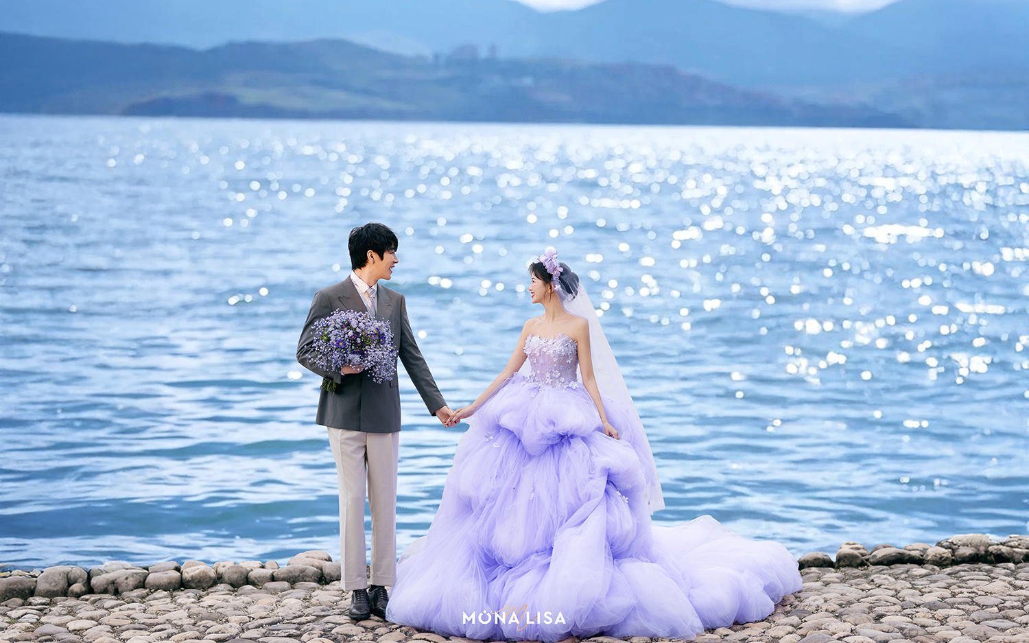 穿紫色的婚纱拍婚纱照，直接美成童话主角