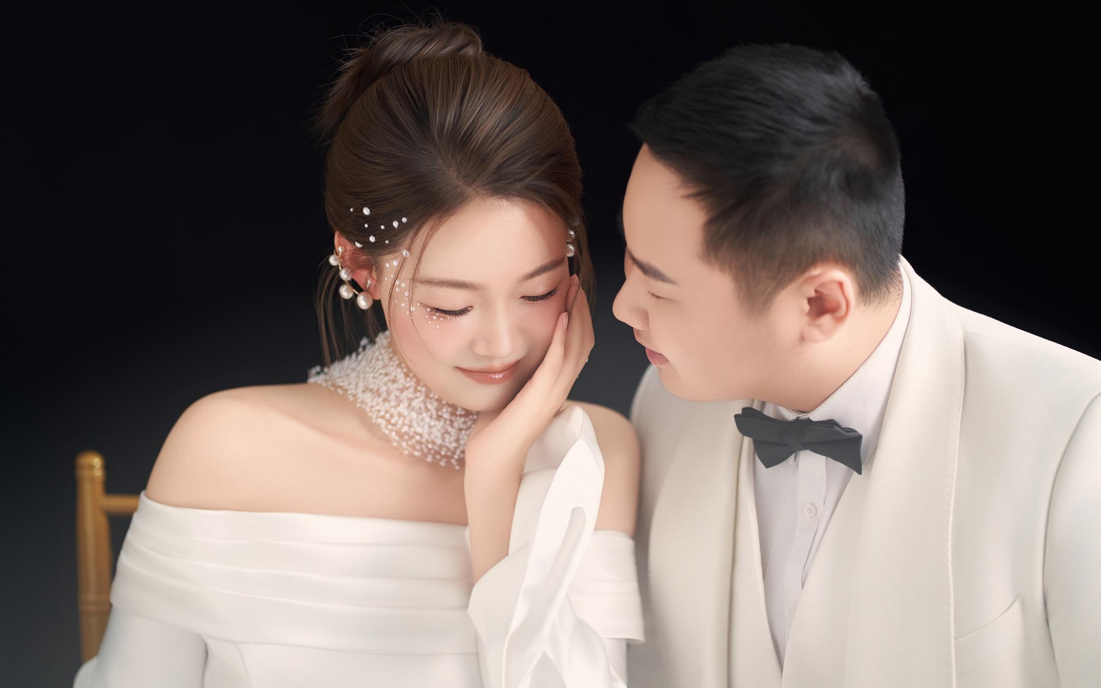 拍了組黑底極簡(jiǎn)主紗婚紗照?氛圍感絕了