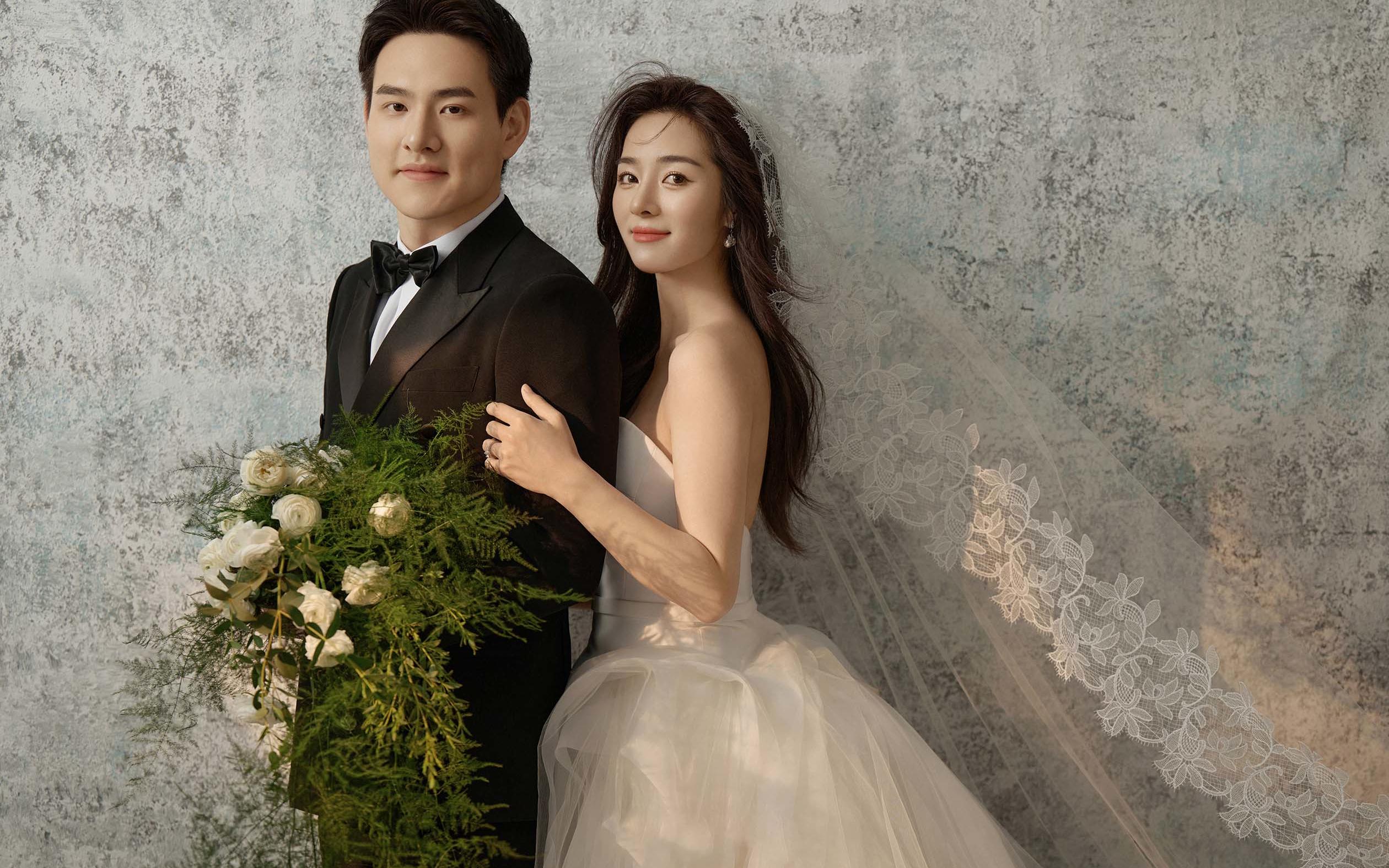 掉入油畫里的高級(jí)感婚紗照 從頭美到腳