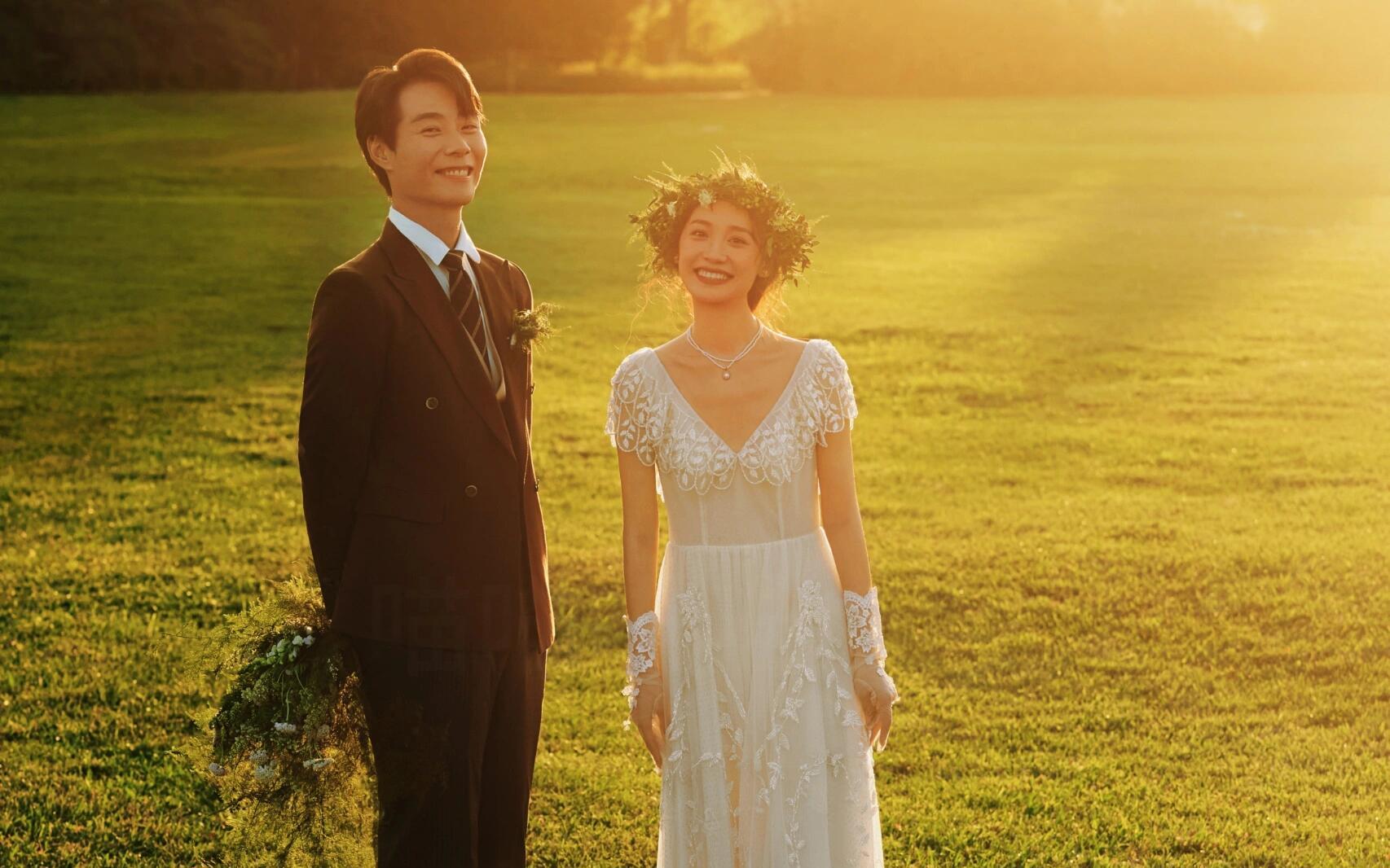 可以拍到的草坪婚纱照!
