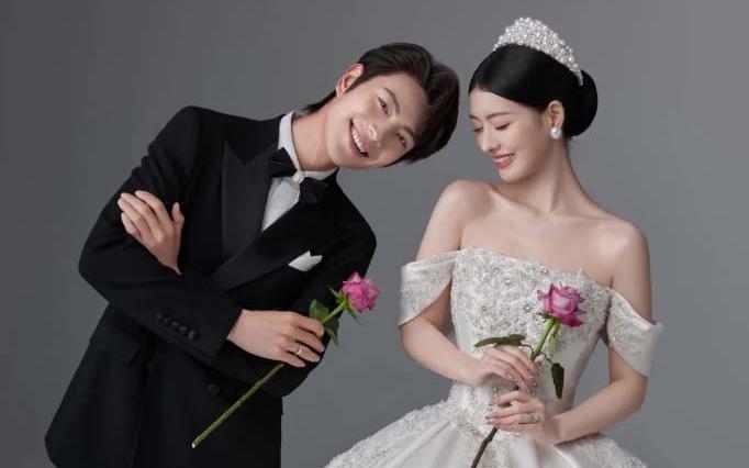 光华柔顺的缎面似极光下静谧的雪地