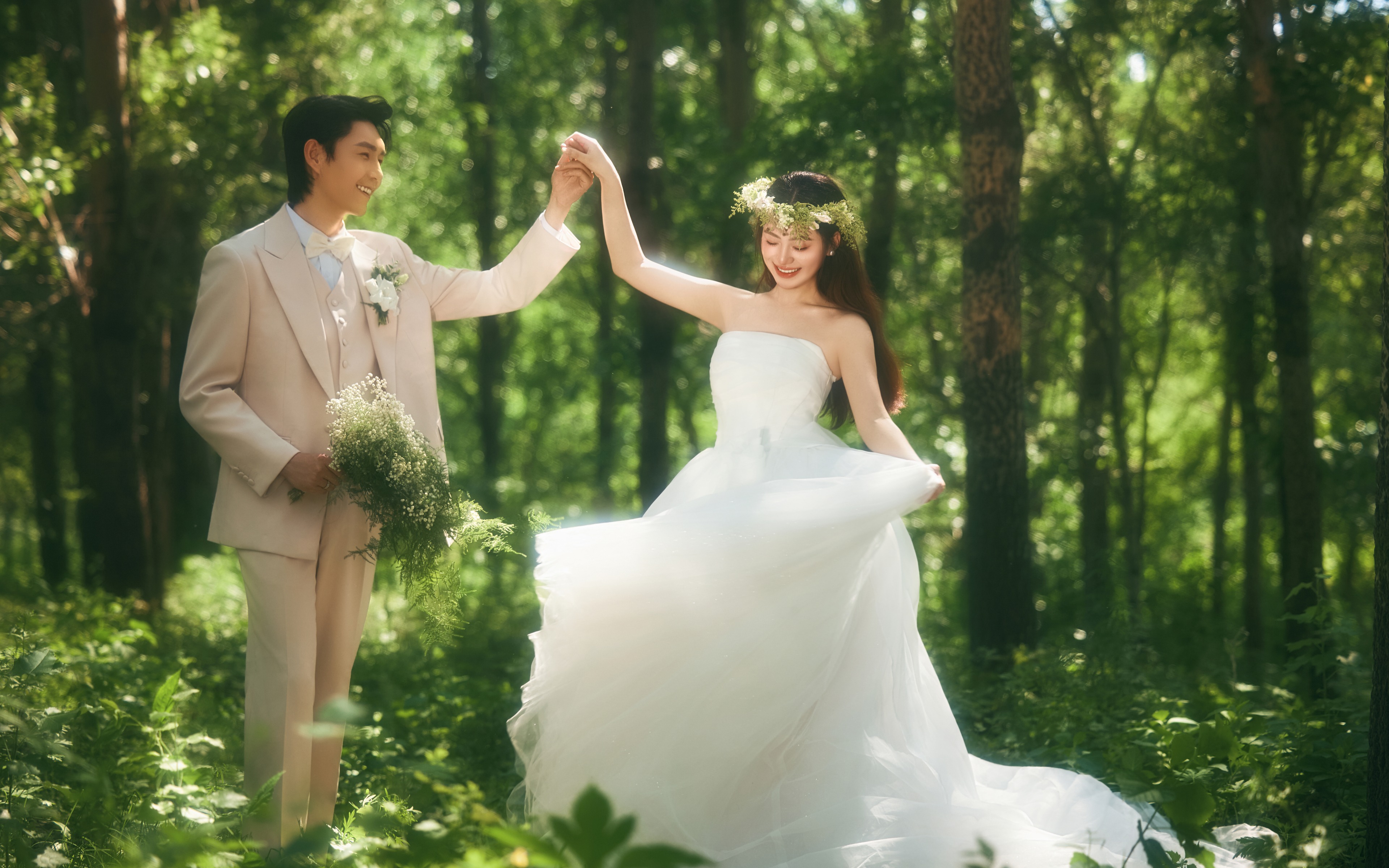 婚纱照新宠｜夏日绿光森林里的纪实浪漫