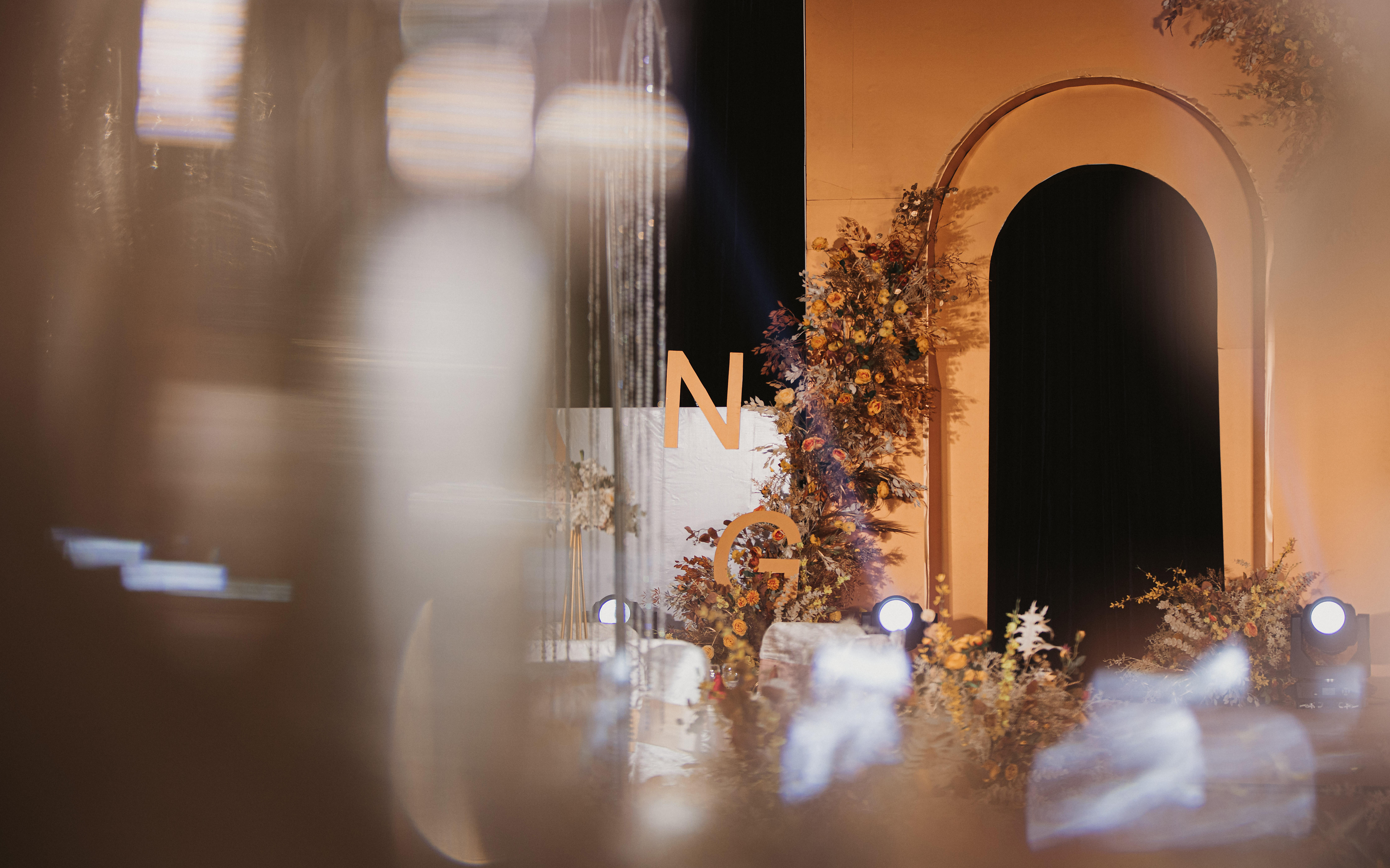 橙色系列的不俗小众婚礼.