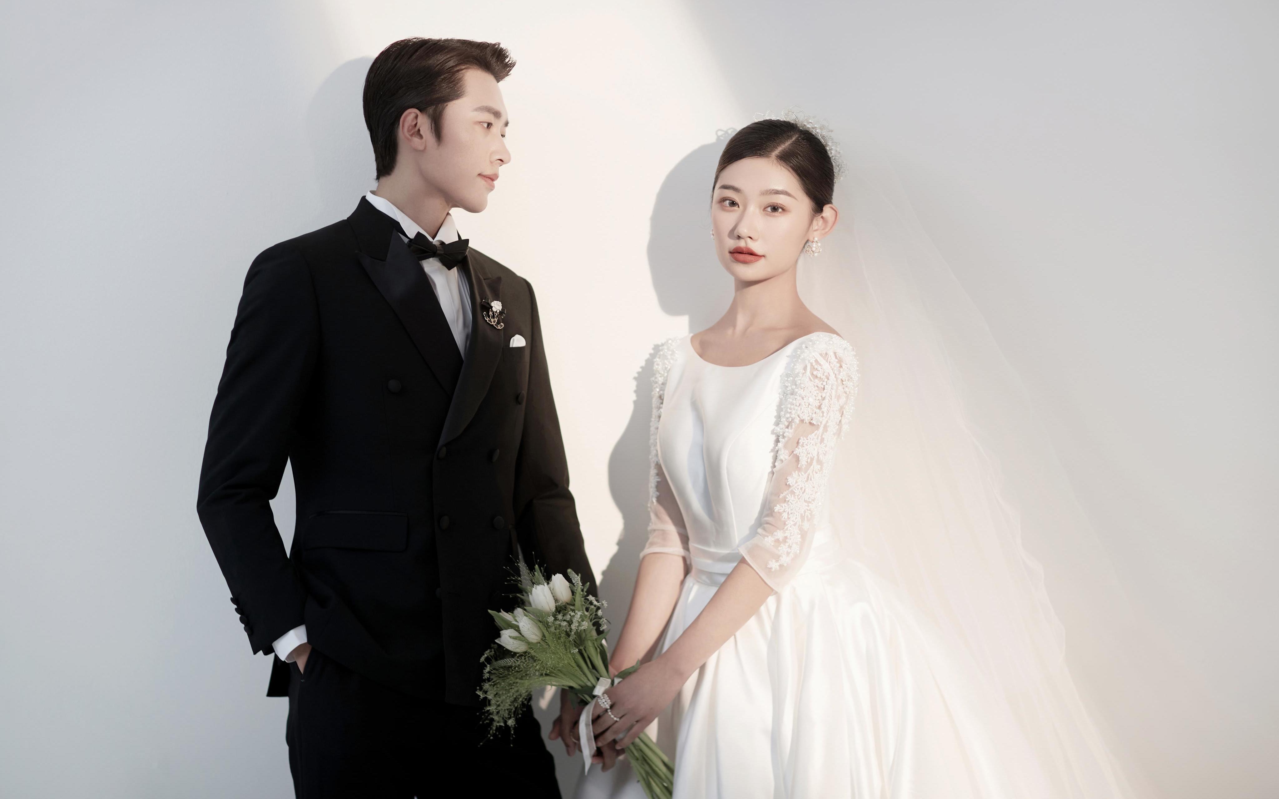 【極簡(jiǎn)婚紗照】把棚拍高級(jí)感刻進(jìn)婚紗照里