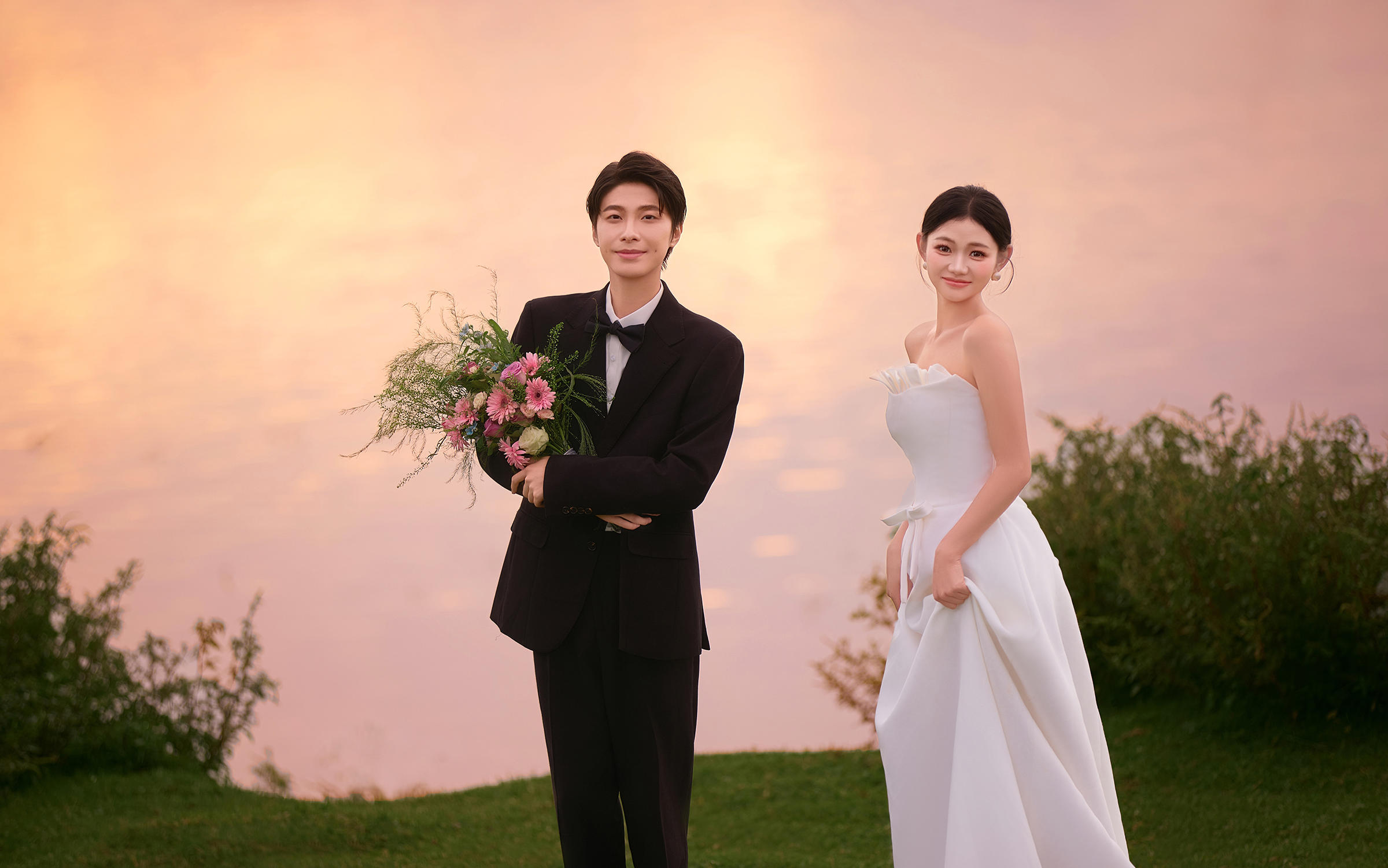 蒙自长桥海橘色黄昏里的婚纱照浪漫又温馨