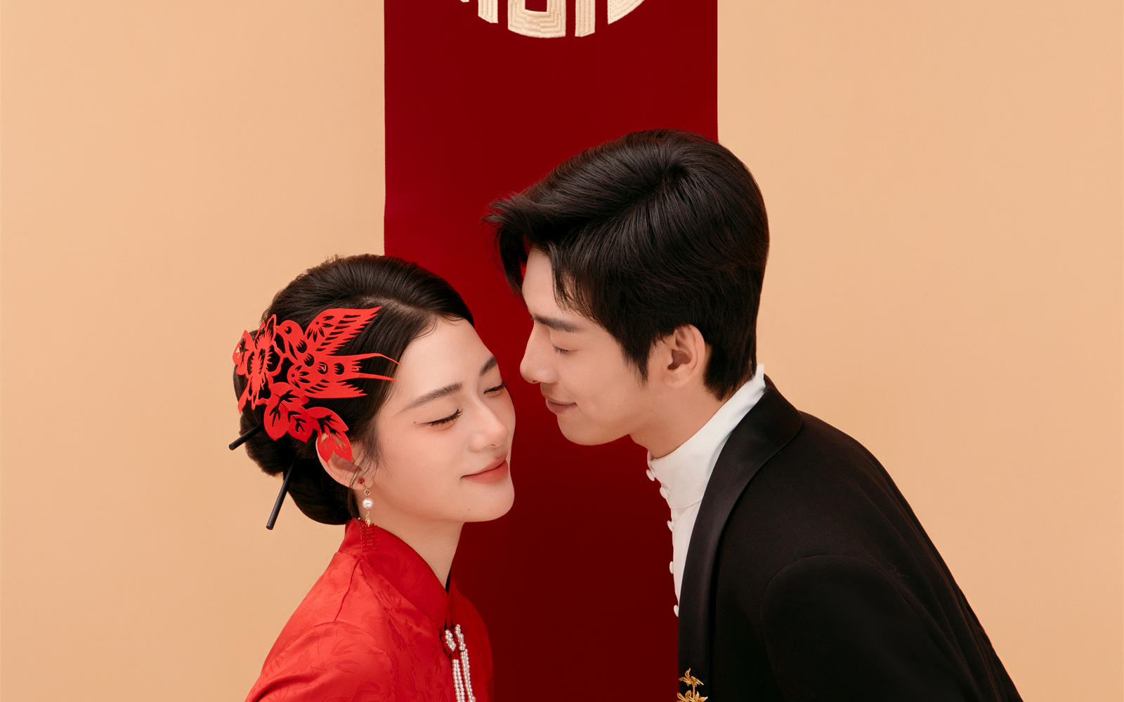 被夸爆的喜嫁风婚纱照/眉梢眼角都是藏不住的欢喜！