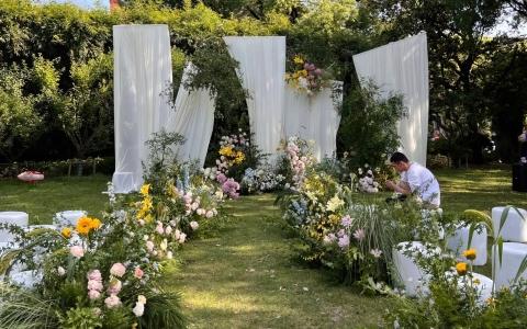 一場(chǎng)屬于公主的草坪浪漫婚禮