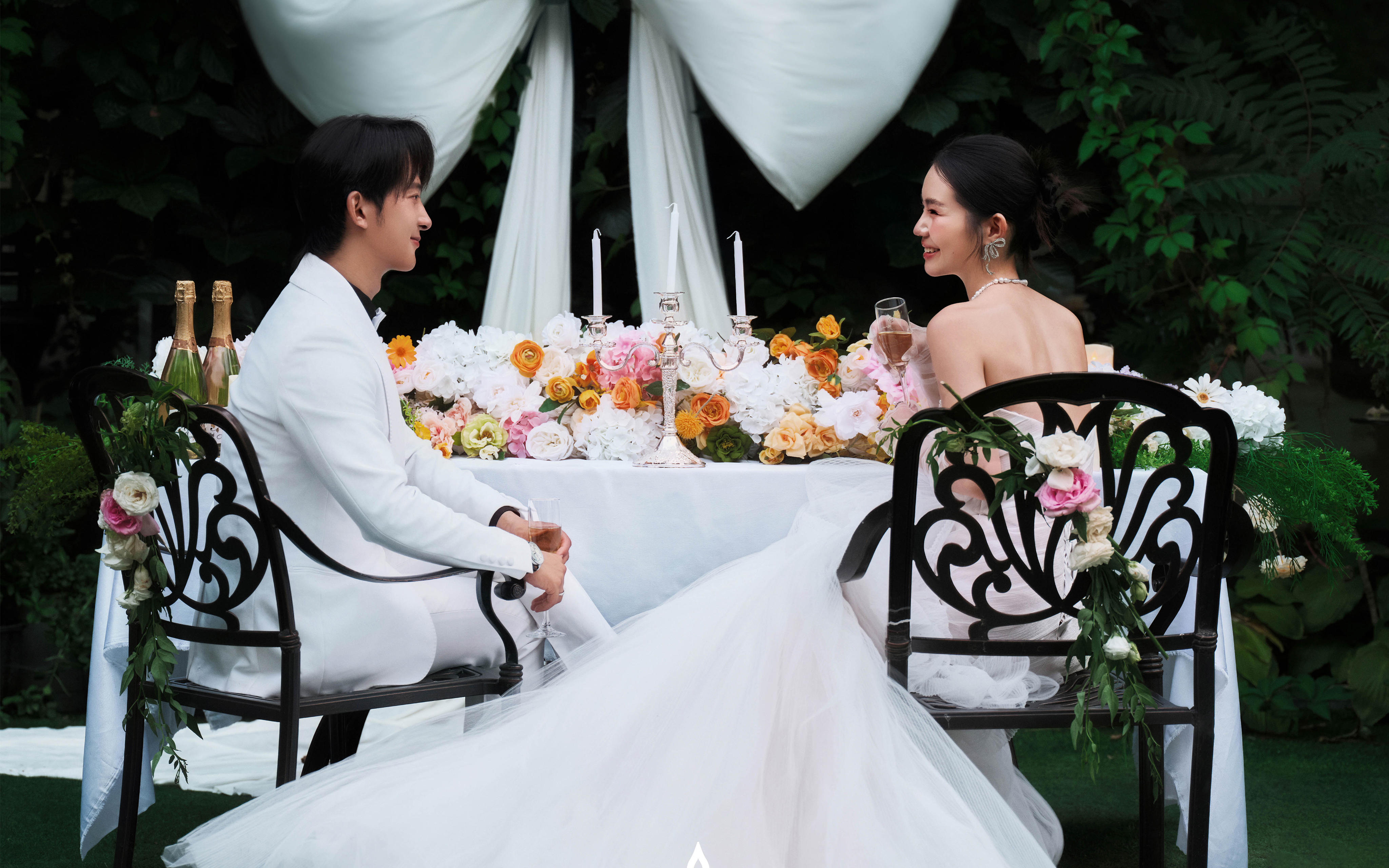 把草坪婚礼搬进婚纱照🍃仪式拉满的森系浪漫