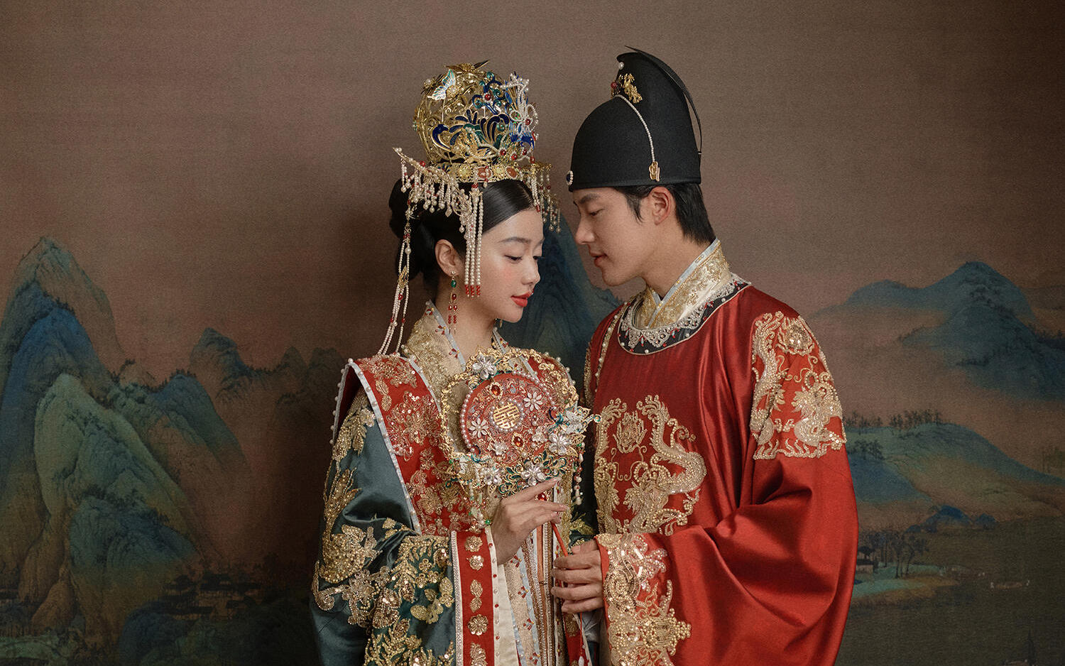 汉服婚纱照 凤冠霞帔给的的仪式感太美了