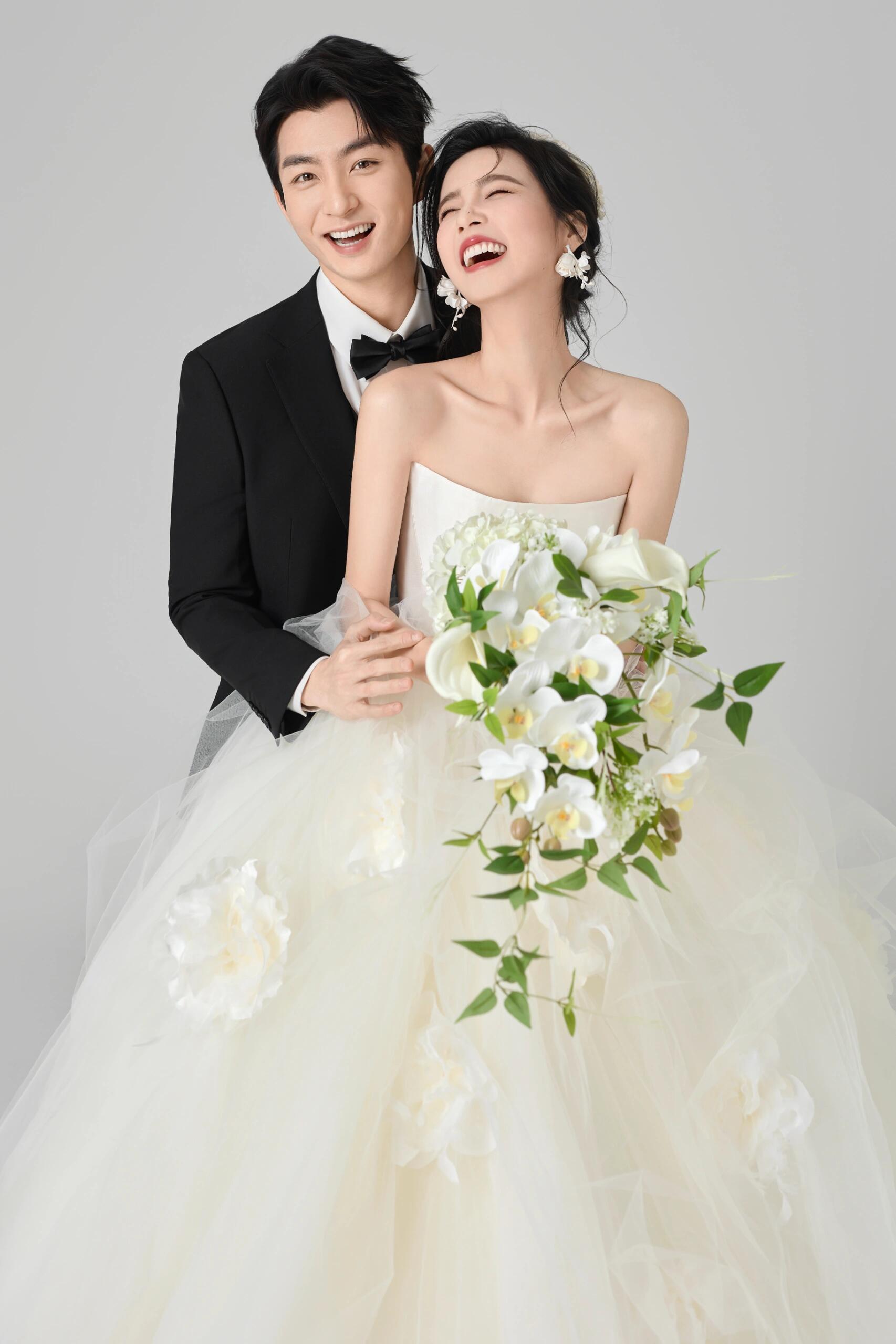 【纯拍应急婚纱照】/风格任选/内景