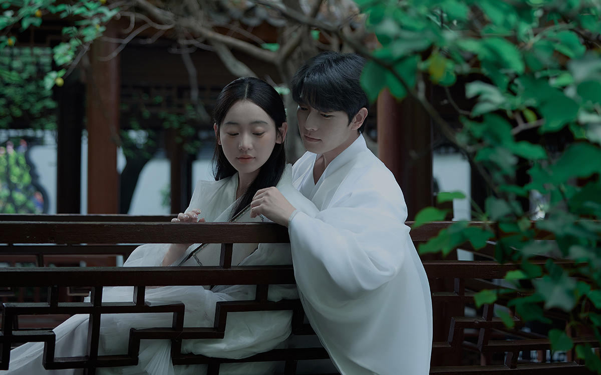 甜到掉牙❤不愧是00后的园林汉服婚照