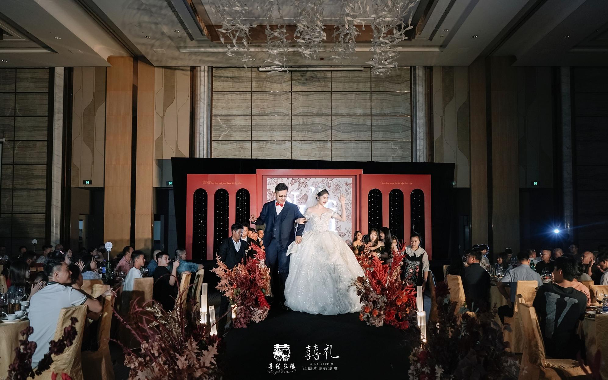 簡(jiǎn)約紅色婚禮