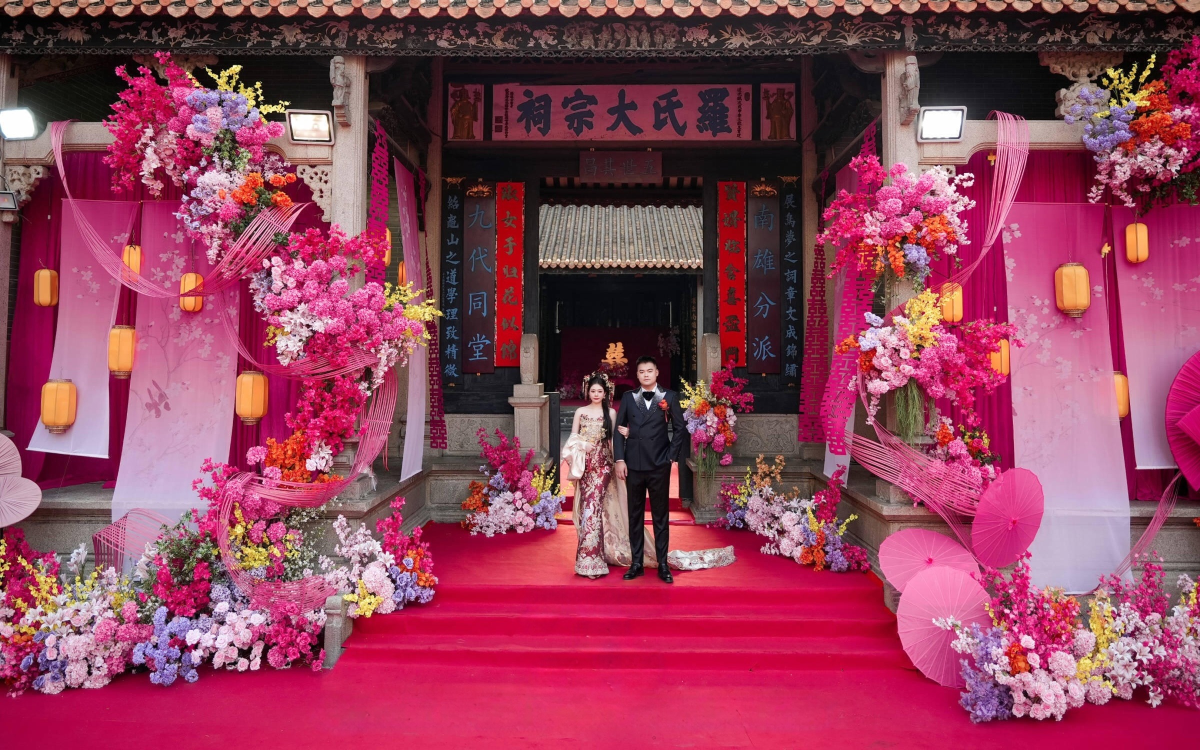 农村祠堂外特色婚礼布置