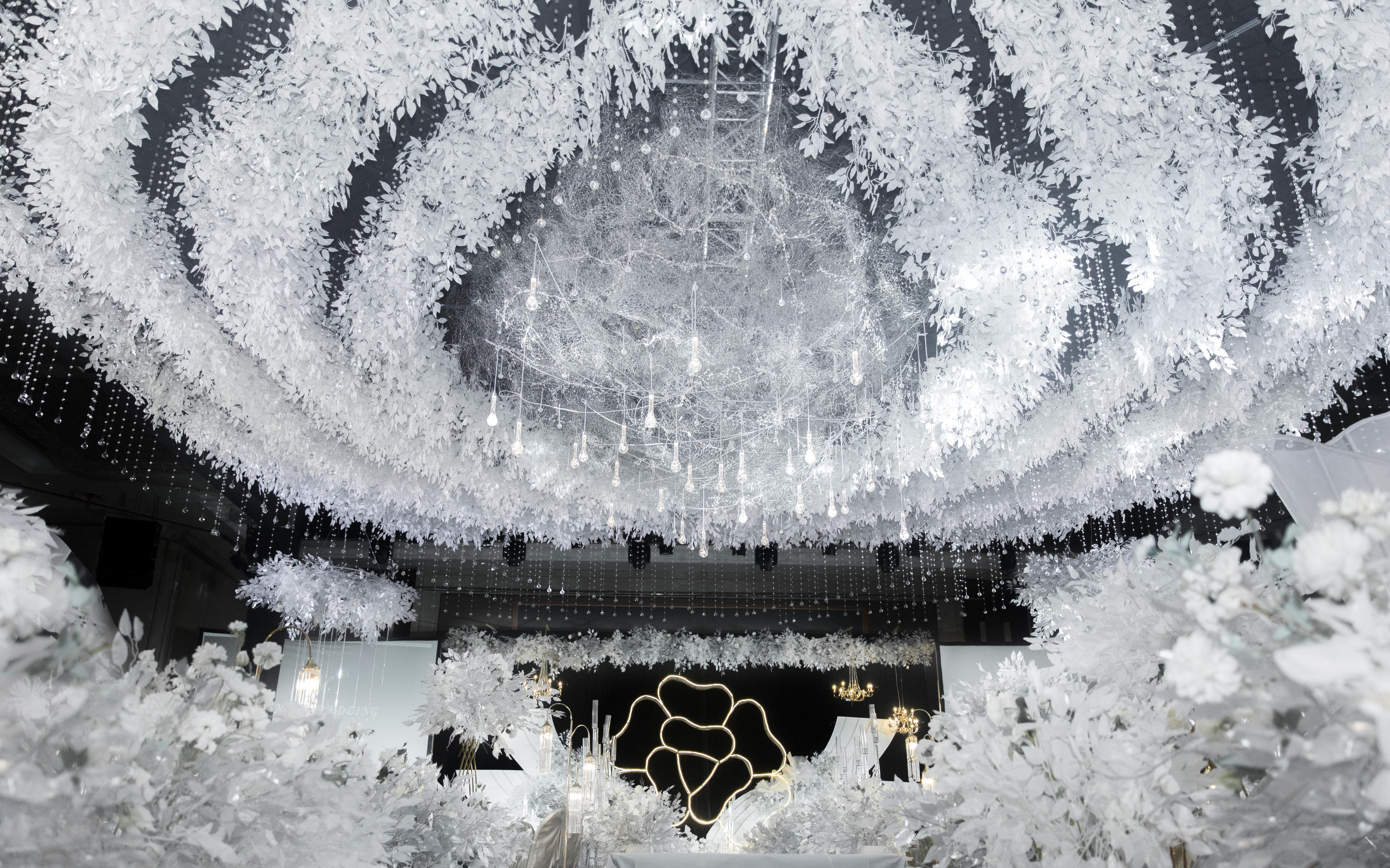 梦娜婚礼 | 流淌在星河中的梦幻爱情  纯白如雪